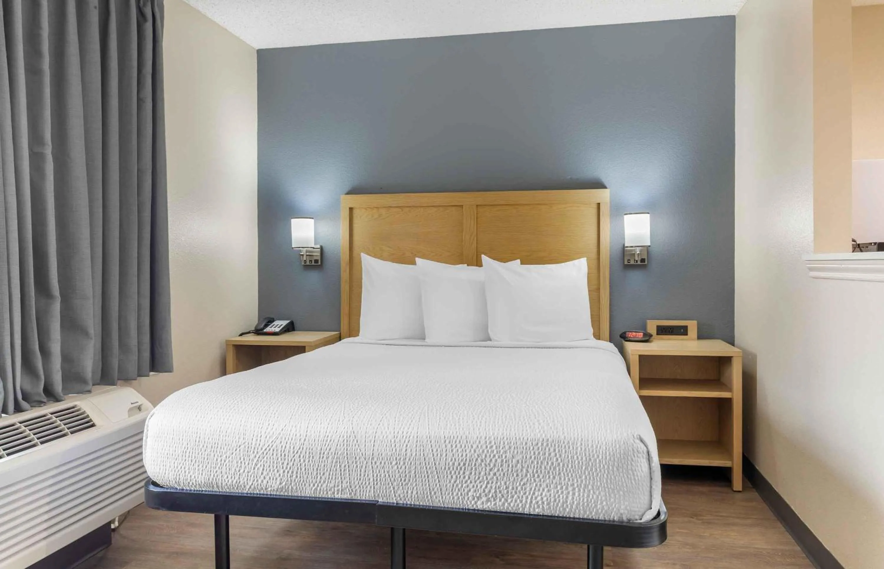 Deluxe Studio with 1 Queen Bed - Non-Smoking in Extended Stay America Suites - Arlington - Six Flags