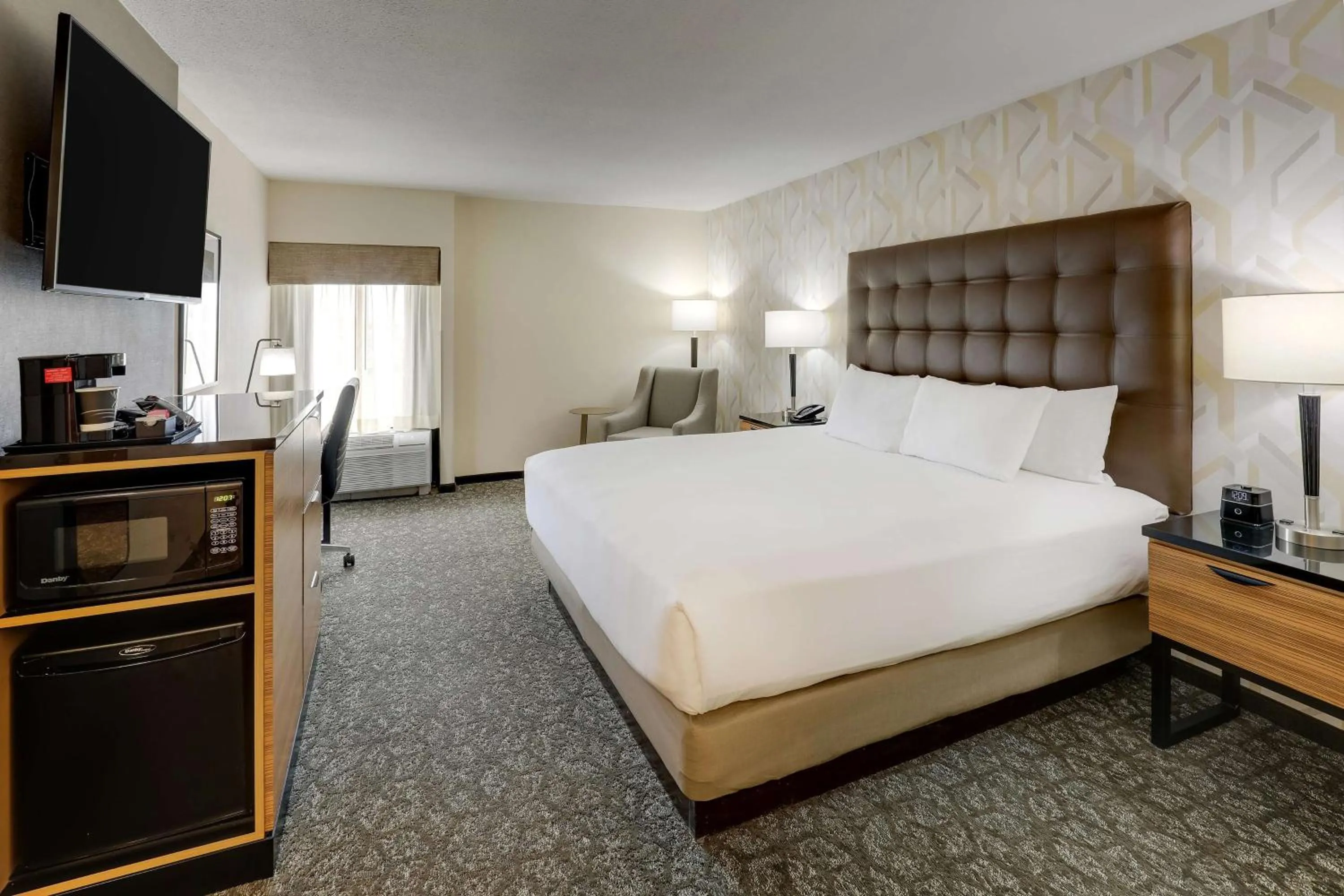 Superior King Room - Accessible, Tub in Drury Inn & Suites Birmingham Lakeshore Drive