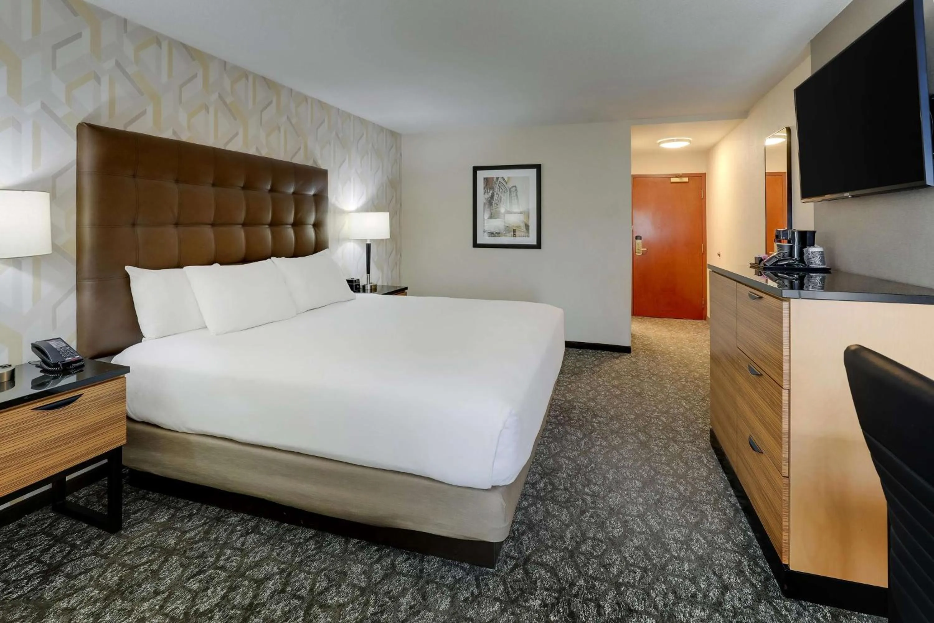 Deluxe King Room in Drury Inn & Suites Birmingham Lakeshore Drive