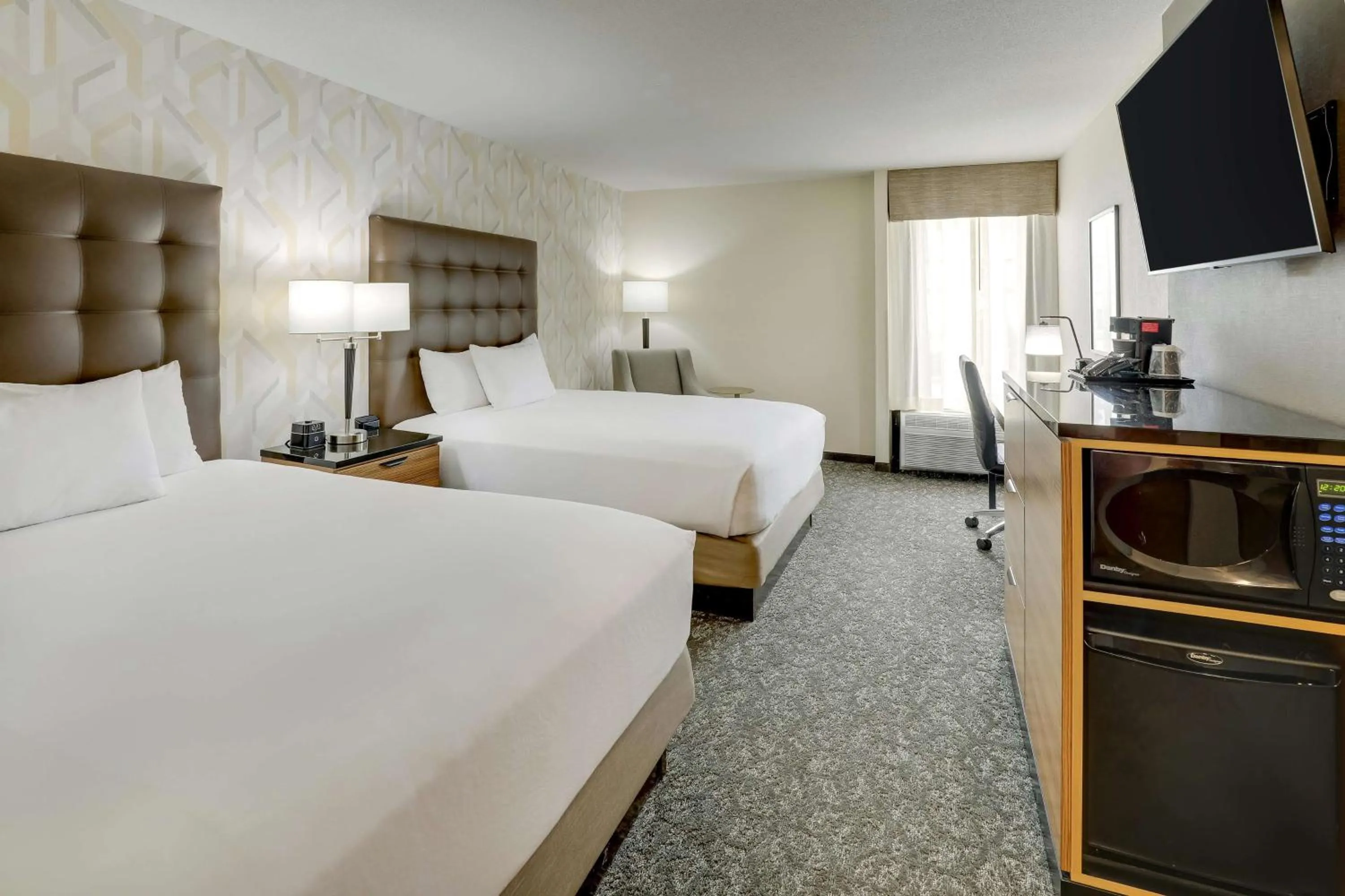Deluxe Queen Room with Two Queen Beds in Drury Inn & Suites Birmingham Lakeshore Drive