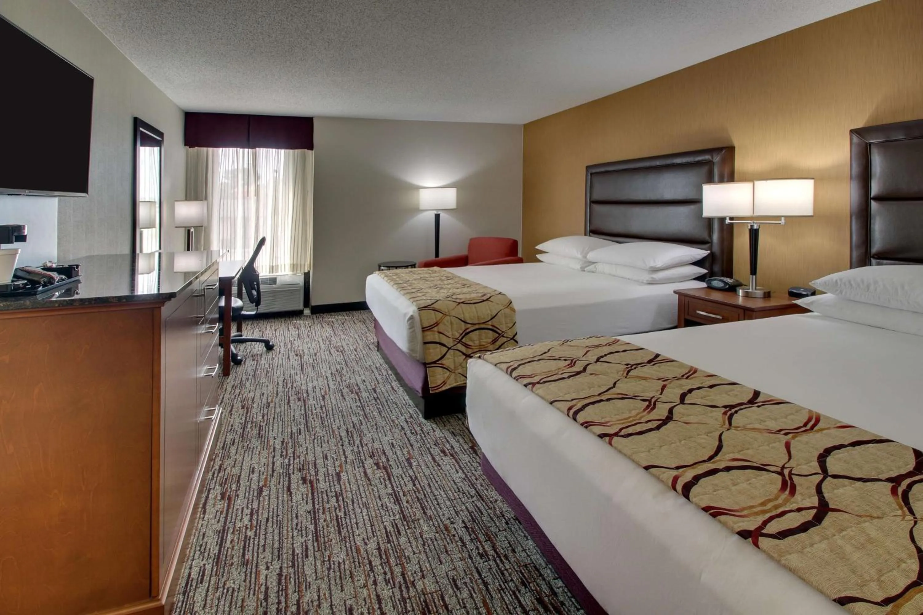 Queen Room with Two Queen Beds in Drury Inn & Suites Bowling Green