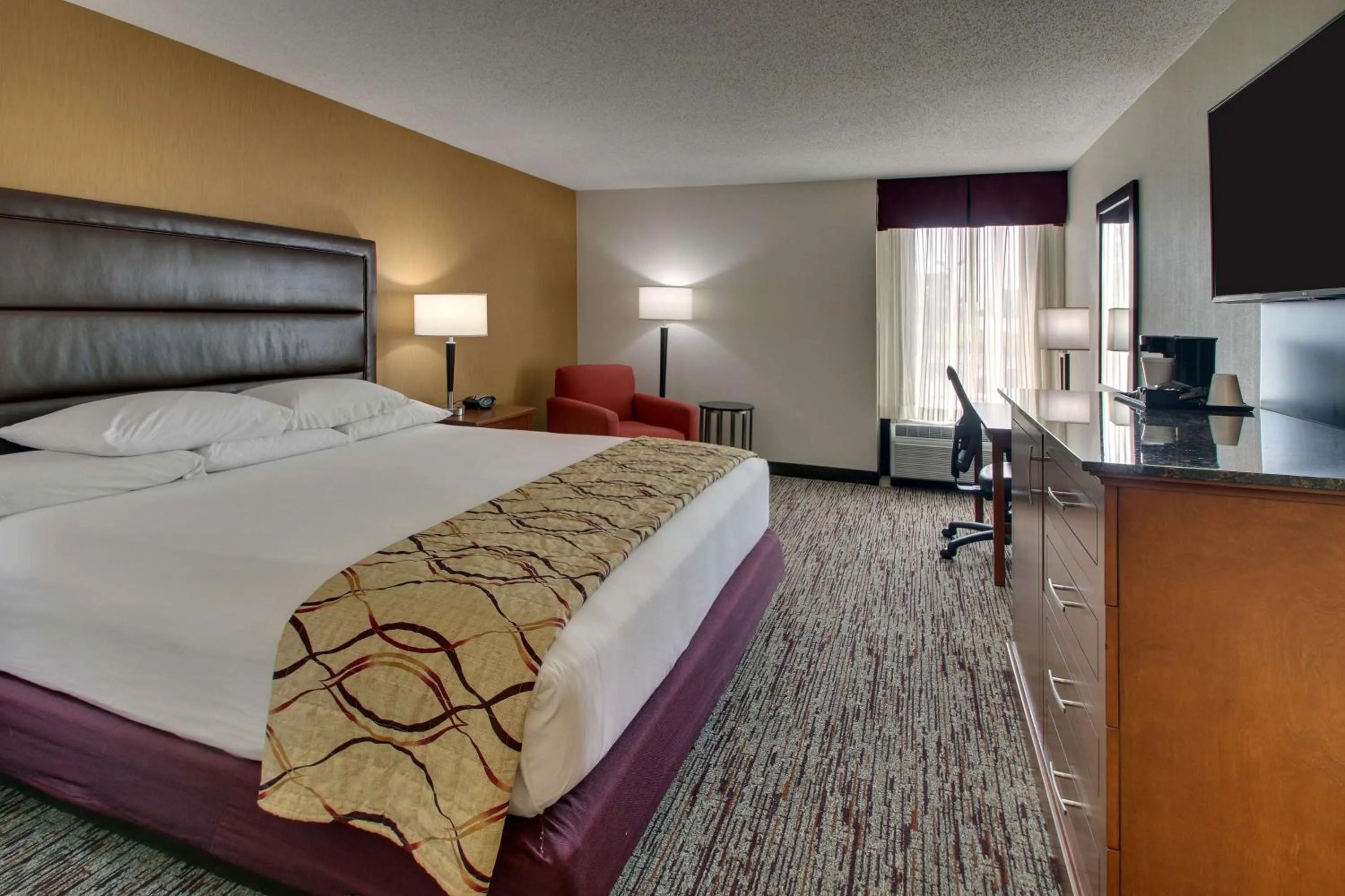 King Room in Drury Inn & Suites Bowling Green