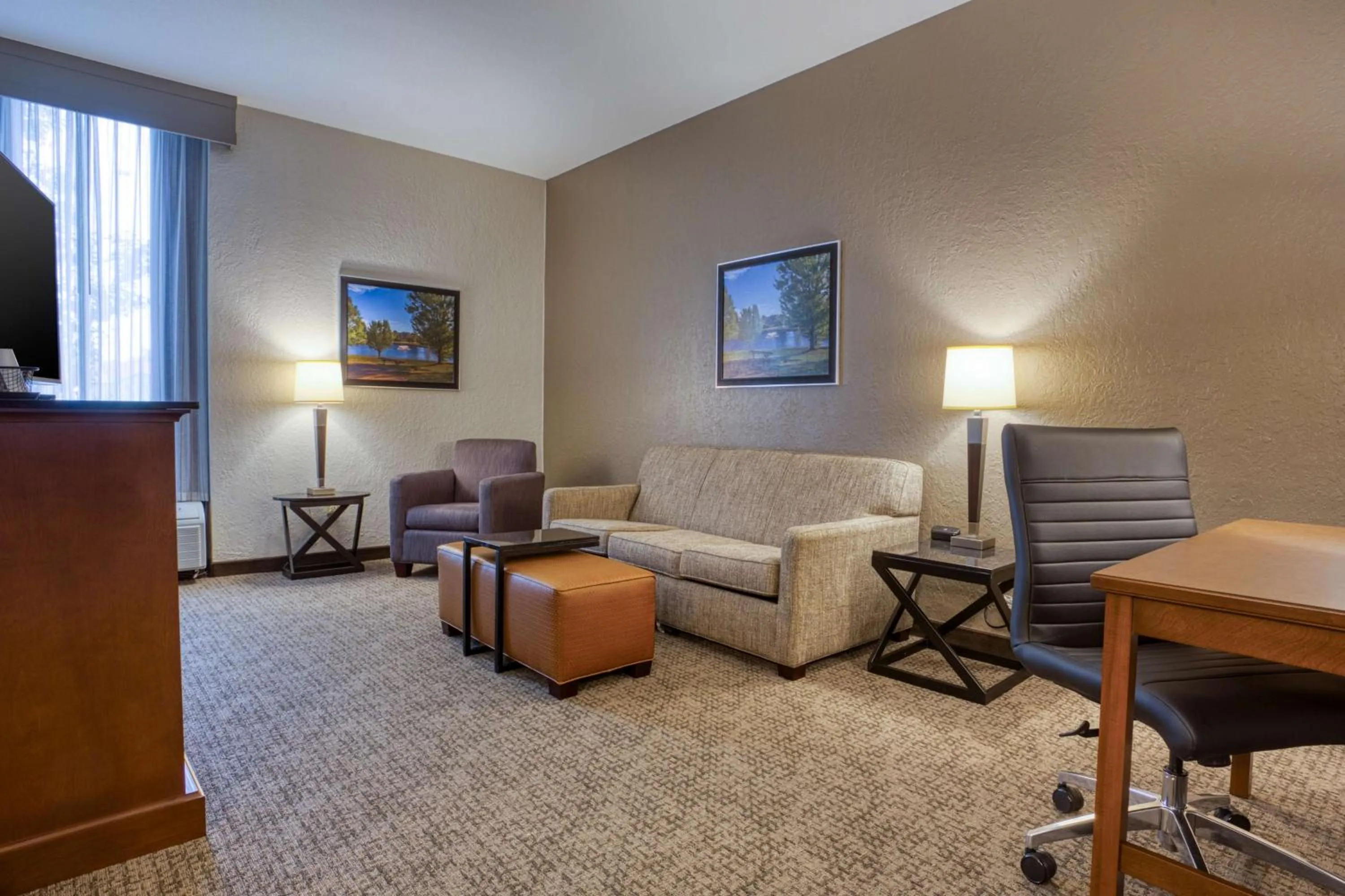Queen Suite with Sofa Bed in Drury Inn & Suites St. Louis - Fairview Heights