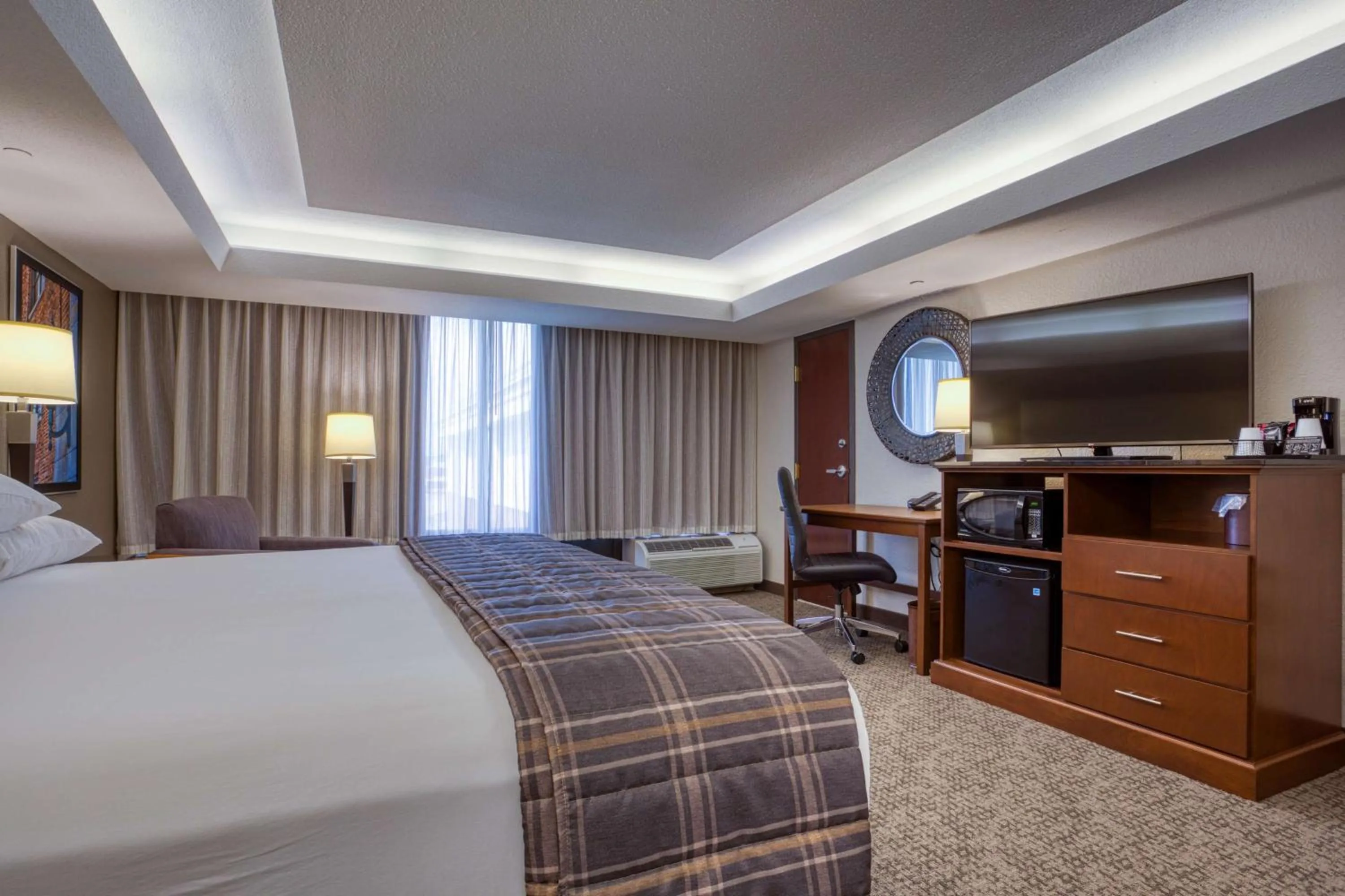 Deluxe King Room with Sofa Bed in Drury Inn & Suites St. Louis - Fairview Heights