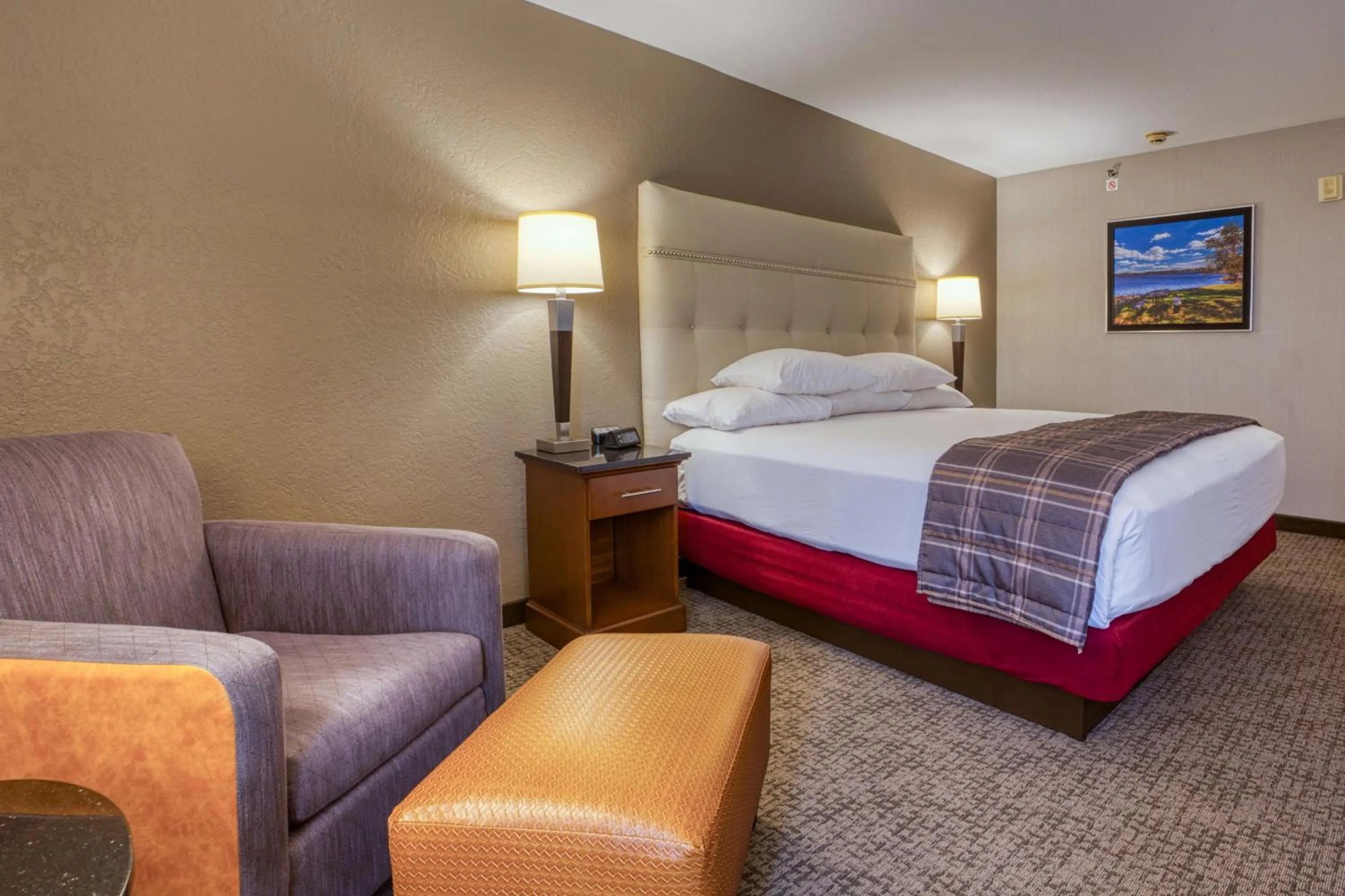 Deluxe King Room - Accessible, Tub in Drury Inn & Suites St. Louis - Fairview Heights