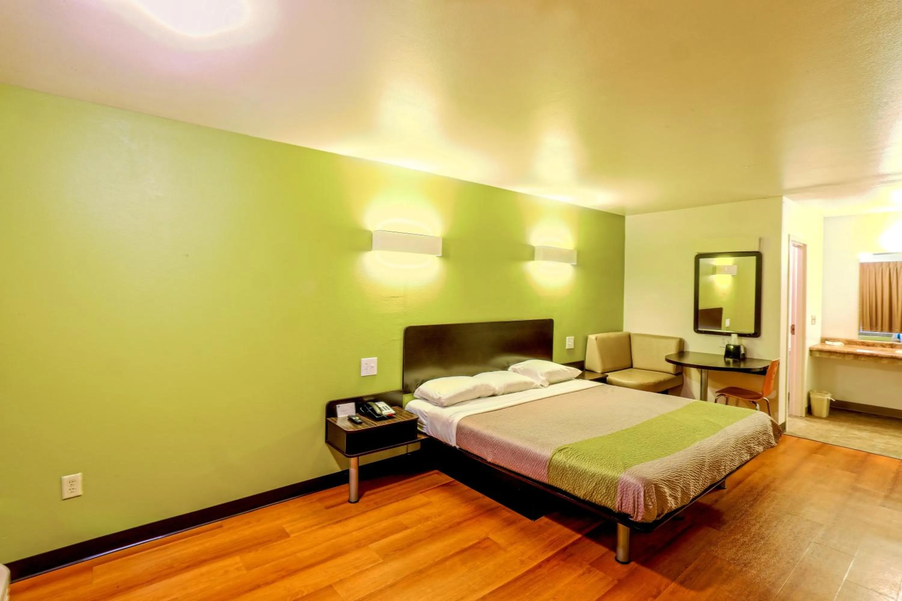 King Room - single occupancy - Smoking  in Motel 6-Longview, TX - North