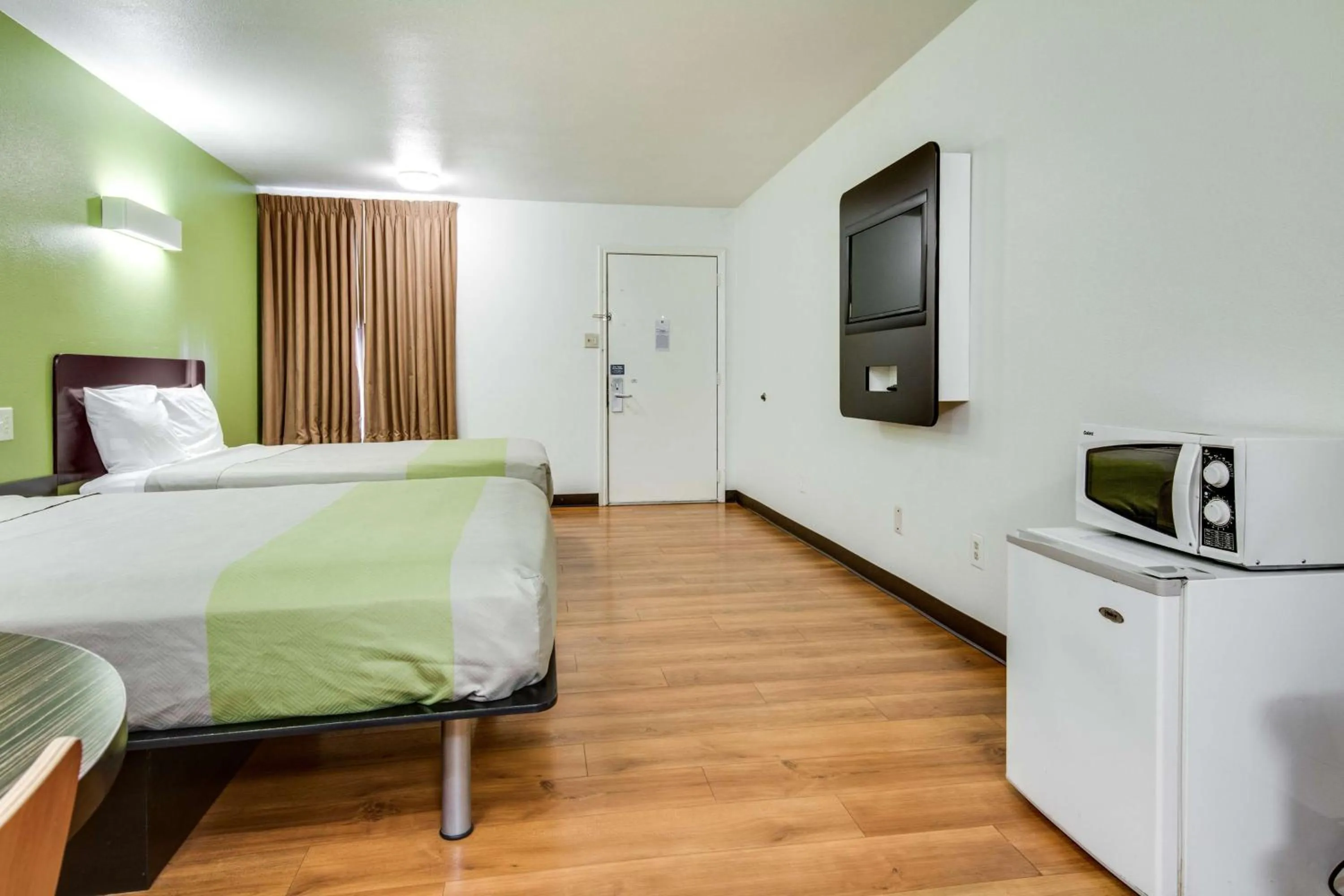 Queen Room with Two Queen Beds - Non-Smoking in Motel 6-Longview, TX - North