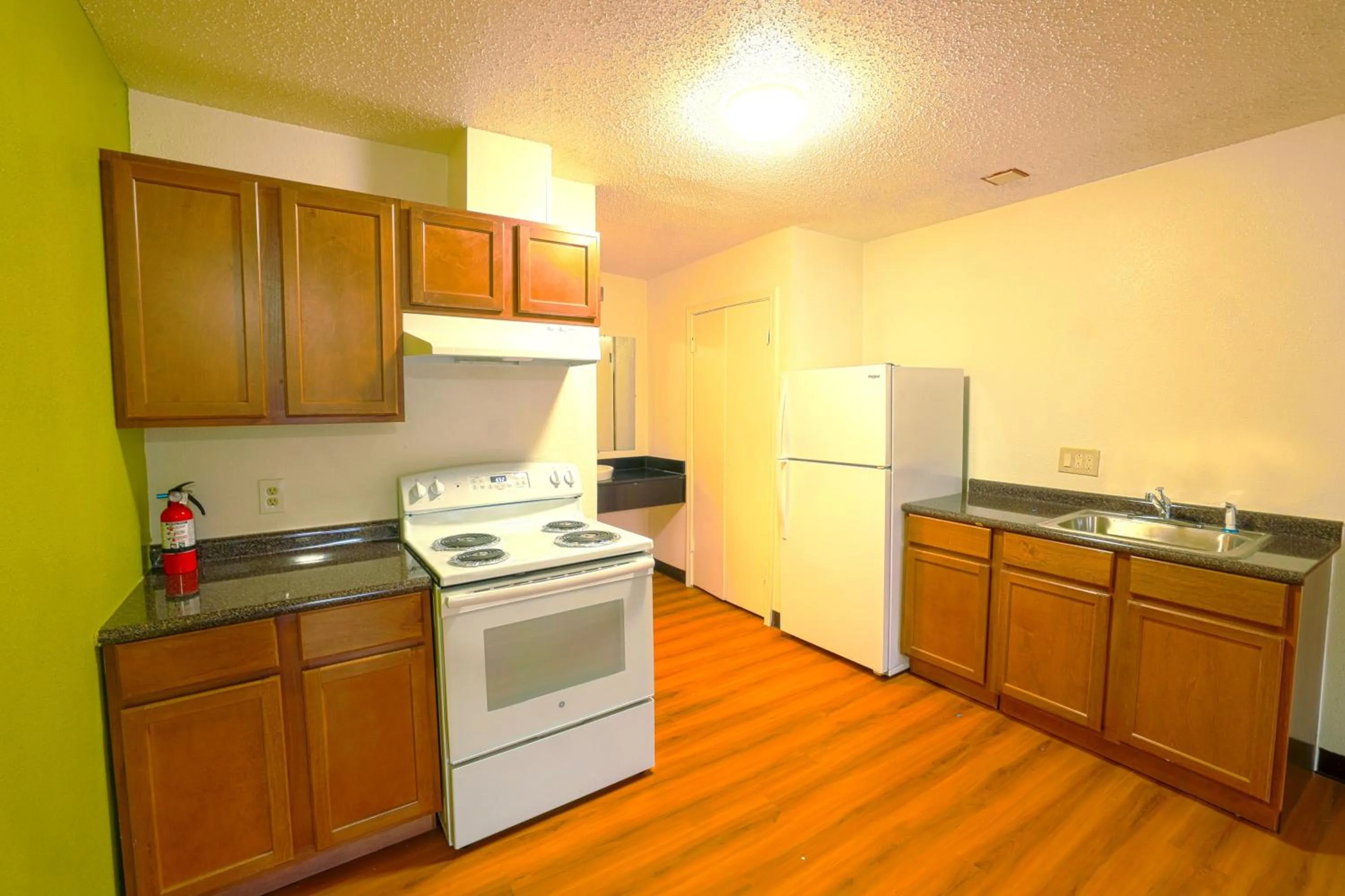 Deluxe Queen Room - single occupancy - Smoking in Motel 6-Longview, TX - North