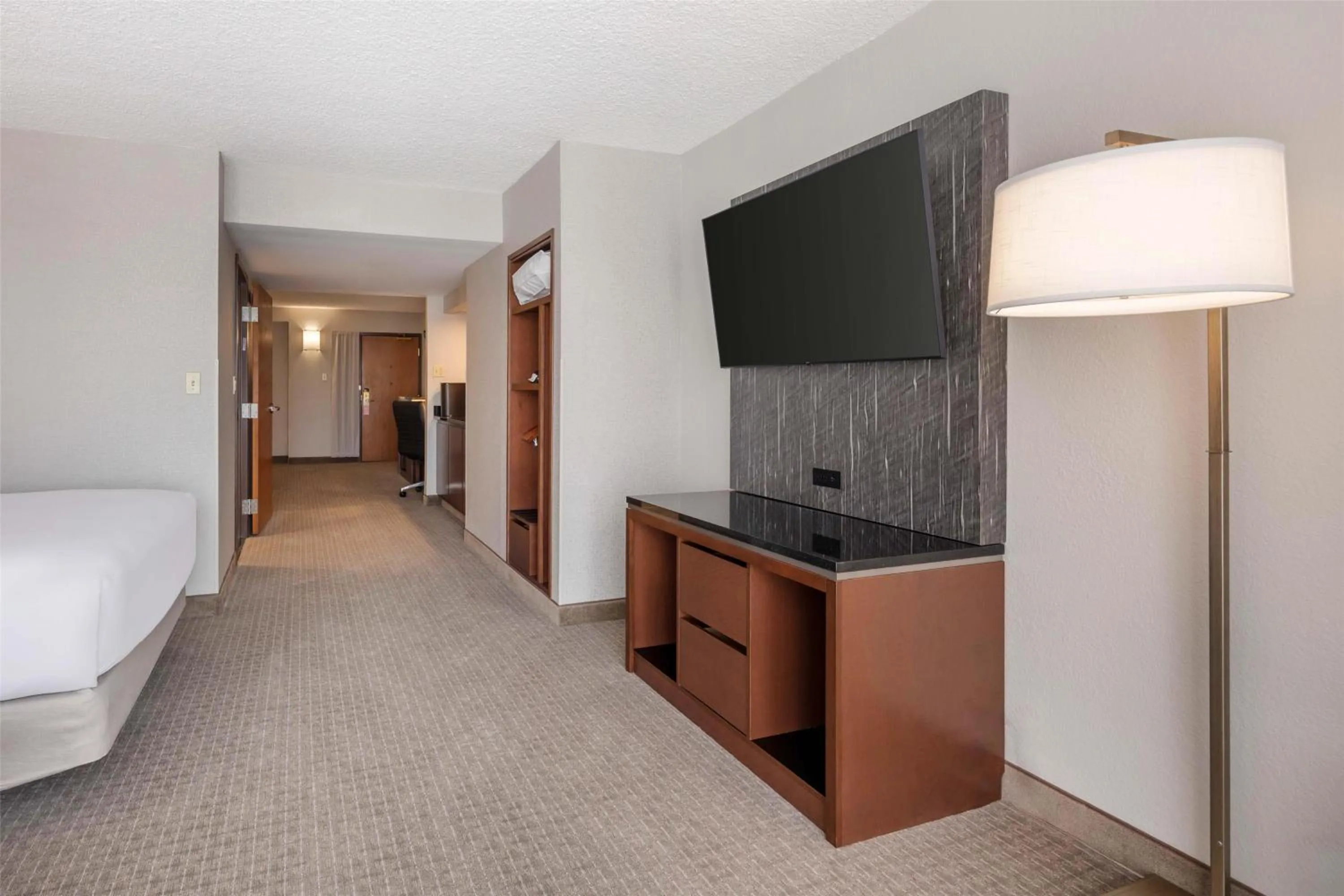 Superior Queen Suite with Sofa Bed - Accessible, Tub in Drury Inn & Suites Paducah