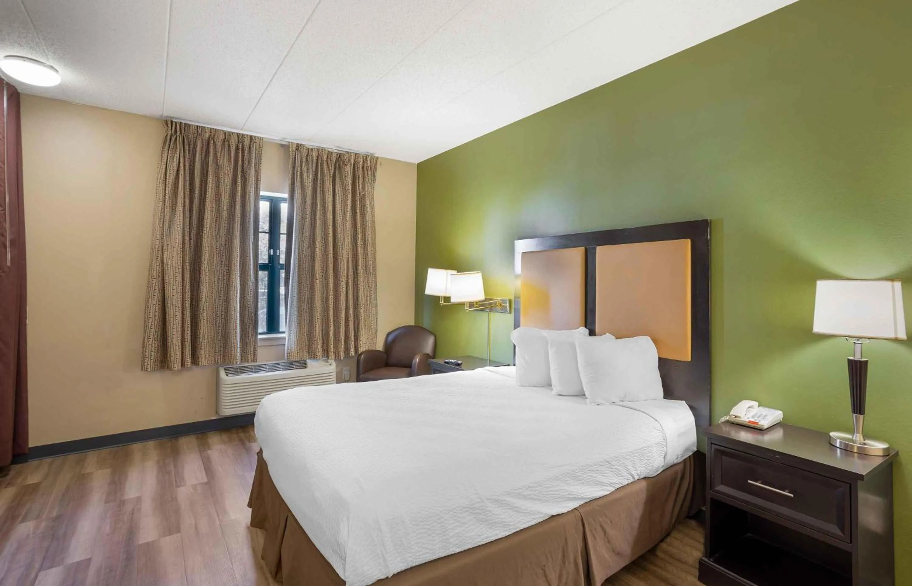 Queen studio with 1 Queen Bed - Disability Access/Non-Smoking in Extended Stay America Suites - Philadelphia - Airport - Tinicum Blvd