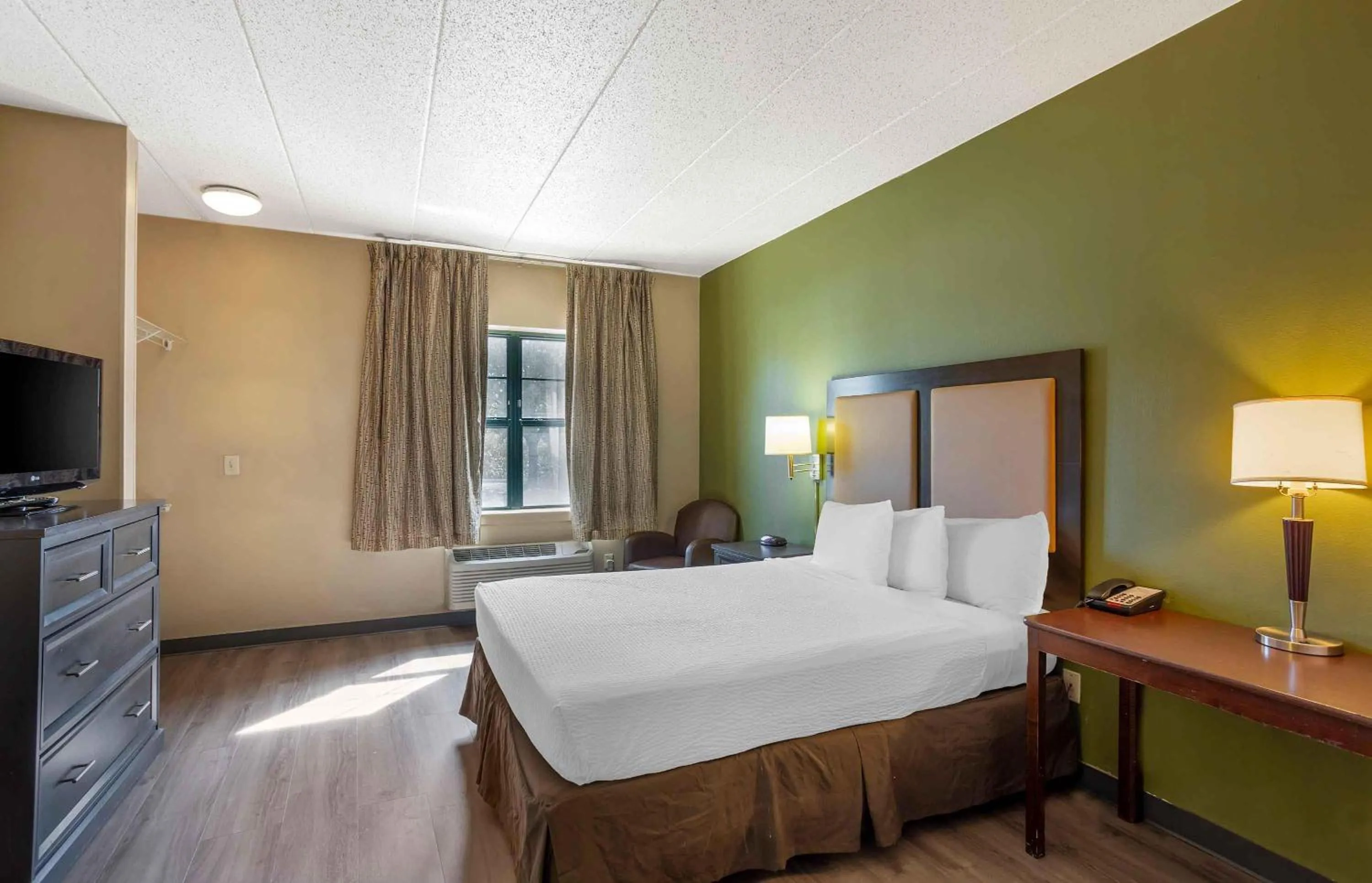 Queen Studio - Non-Smoking in Extended Stay America Suites - Philadelphia - Airport - Tinicum Blvd