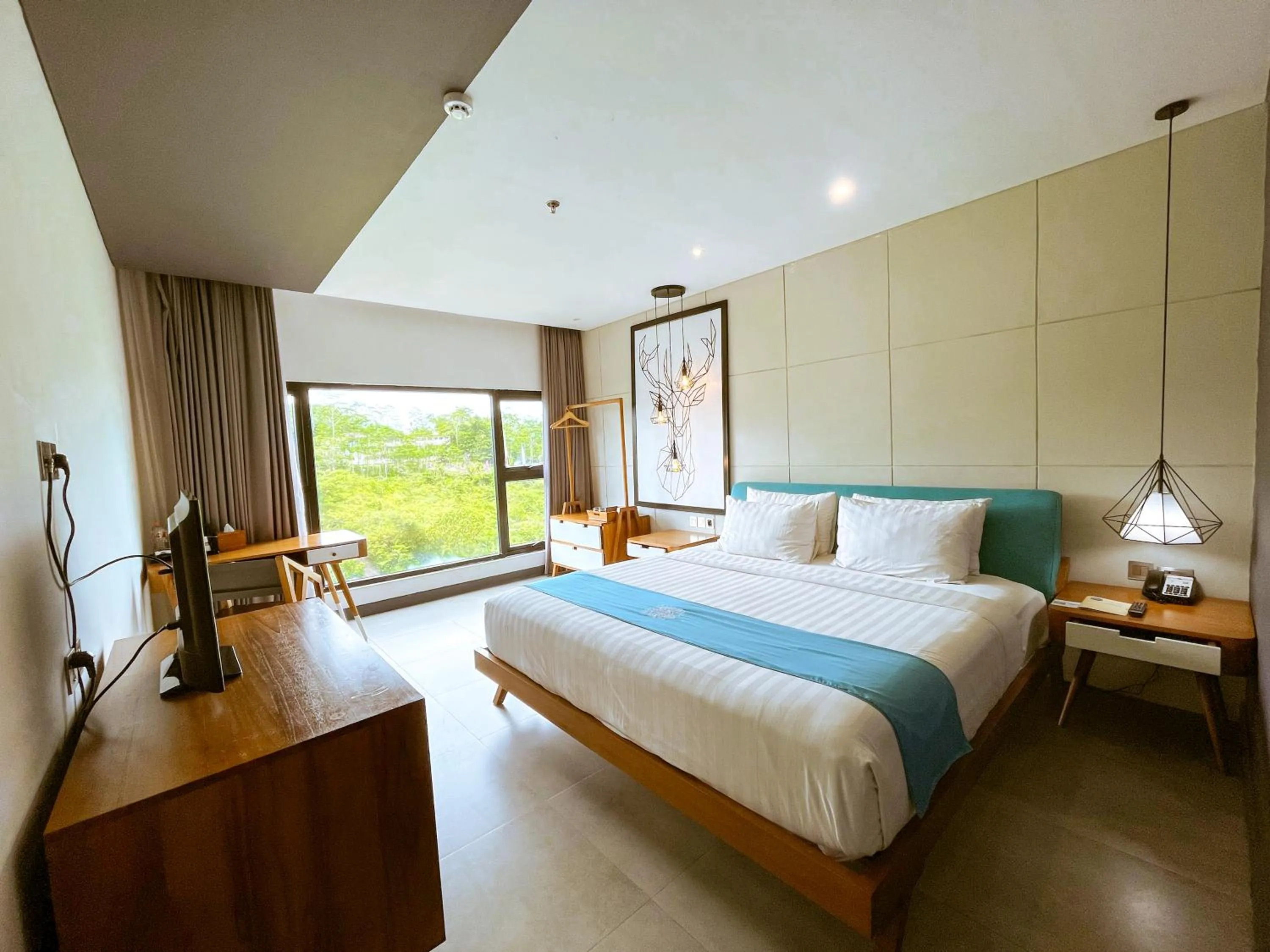 Superior Double Mountain View in Hotel Dafam Wonosobo