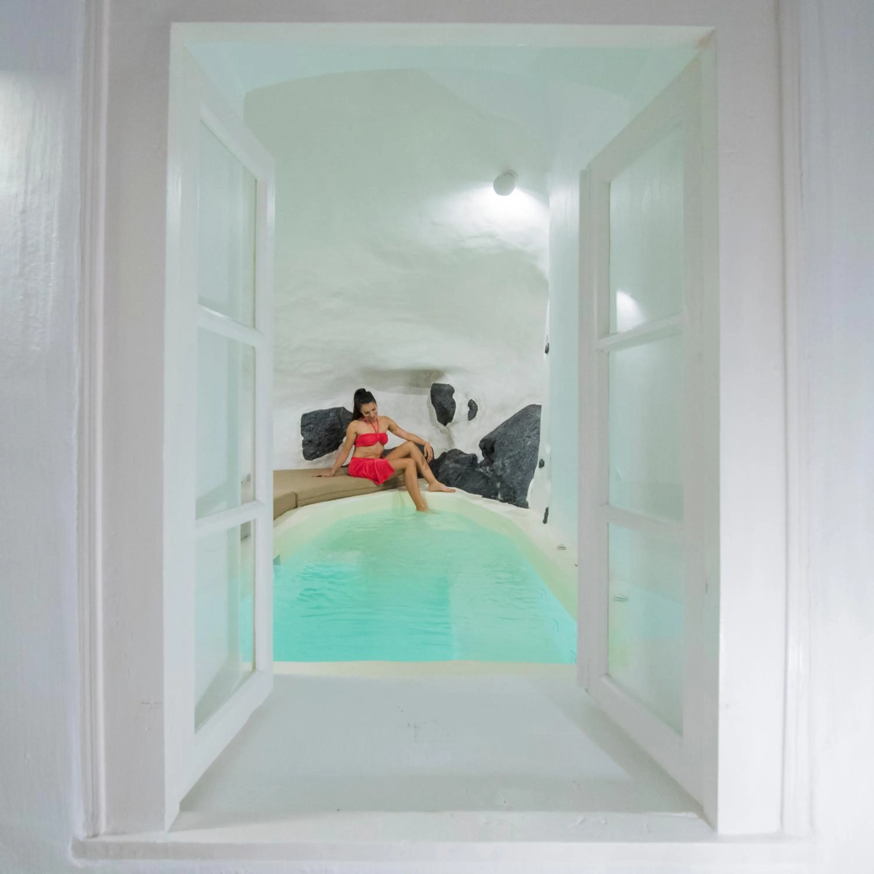 Superior Cave Suite with indoor plunge poll (3 adults) in Nano Suites
