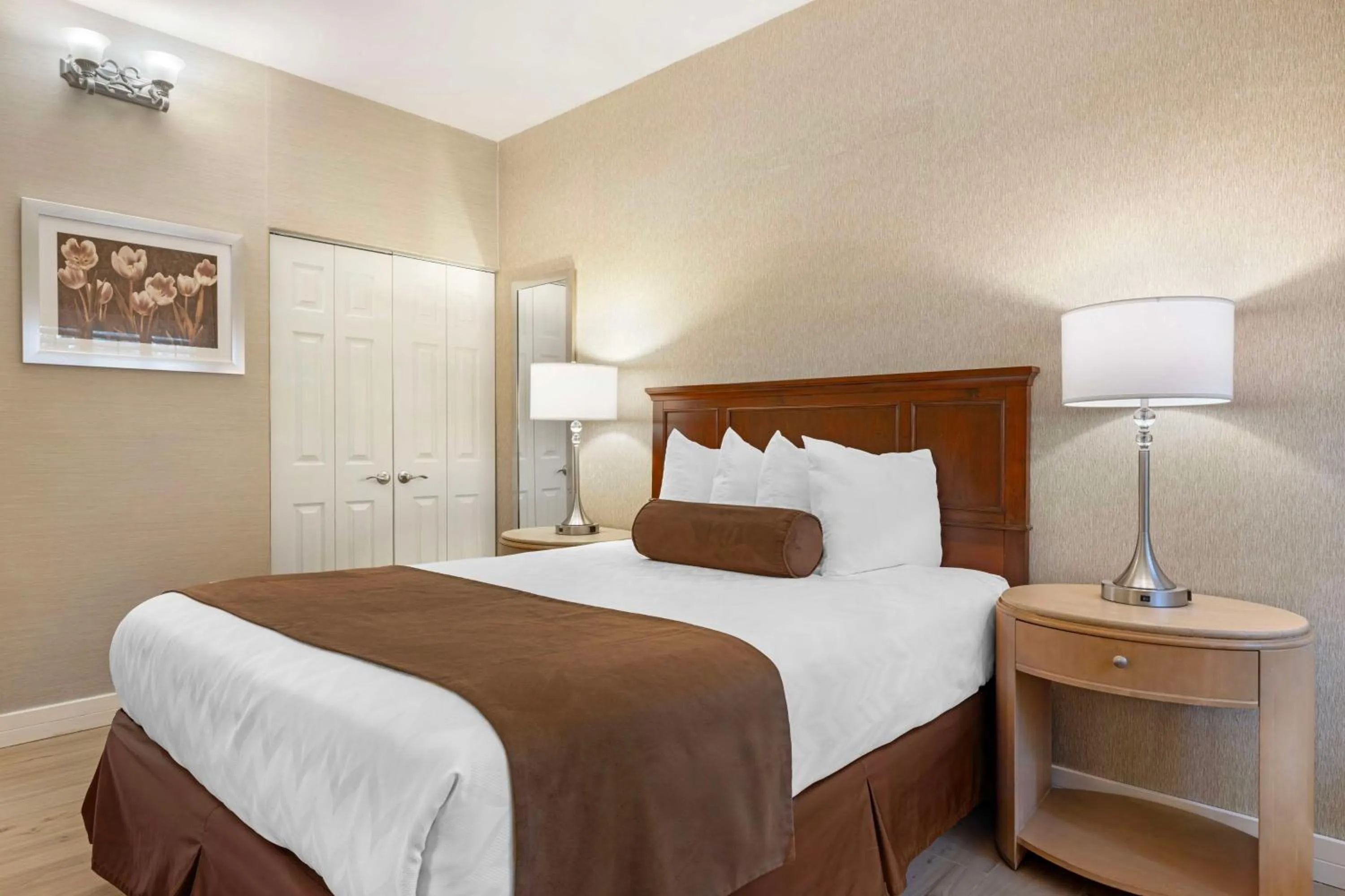 Queen Room - Disability Access/Roll-in Shower in Best Western Downtown San Diego