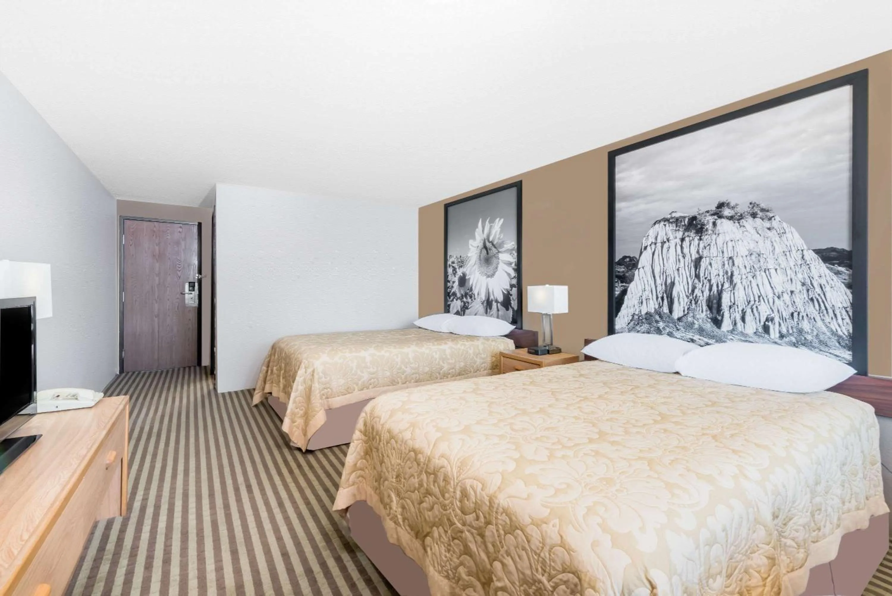 Double Room with Two Double Beds - Non-Smoking in Super 8 by Wyndham Bowman