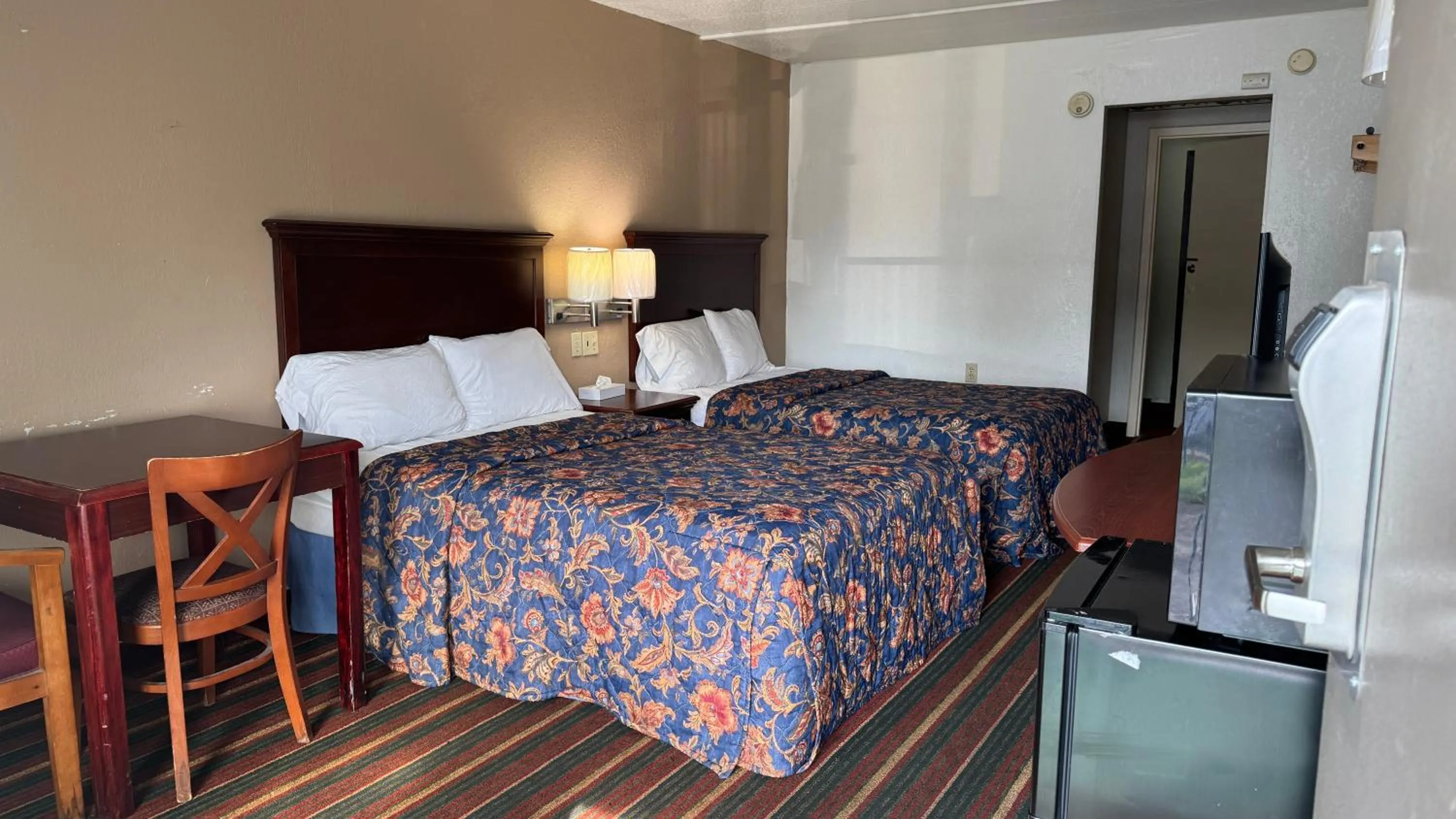 Double Room with Two Double Beds - Non-Smoking in Rodeway Inn Dunmore