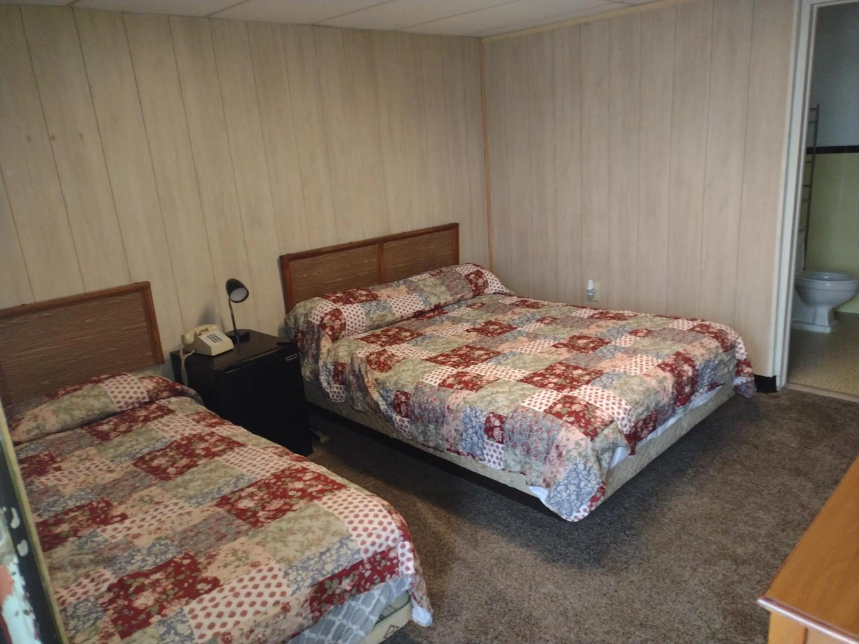 Family Double Room in Davis Motel