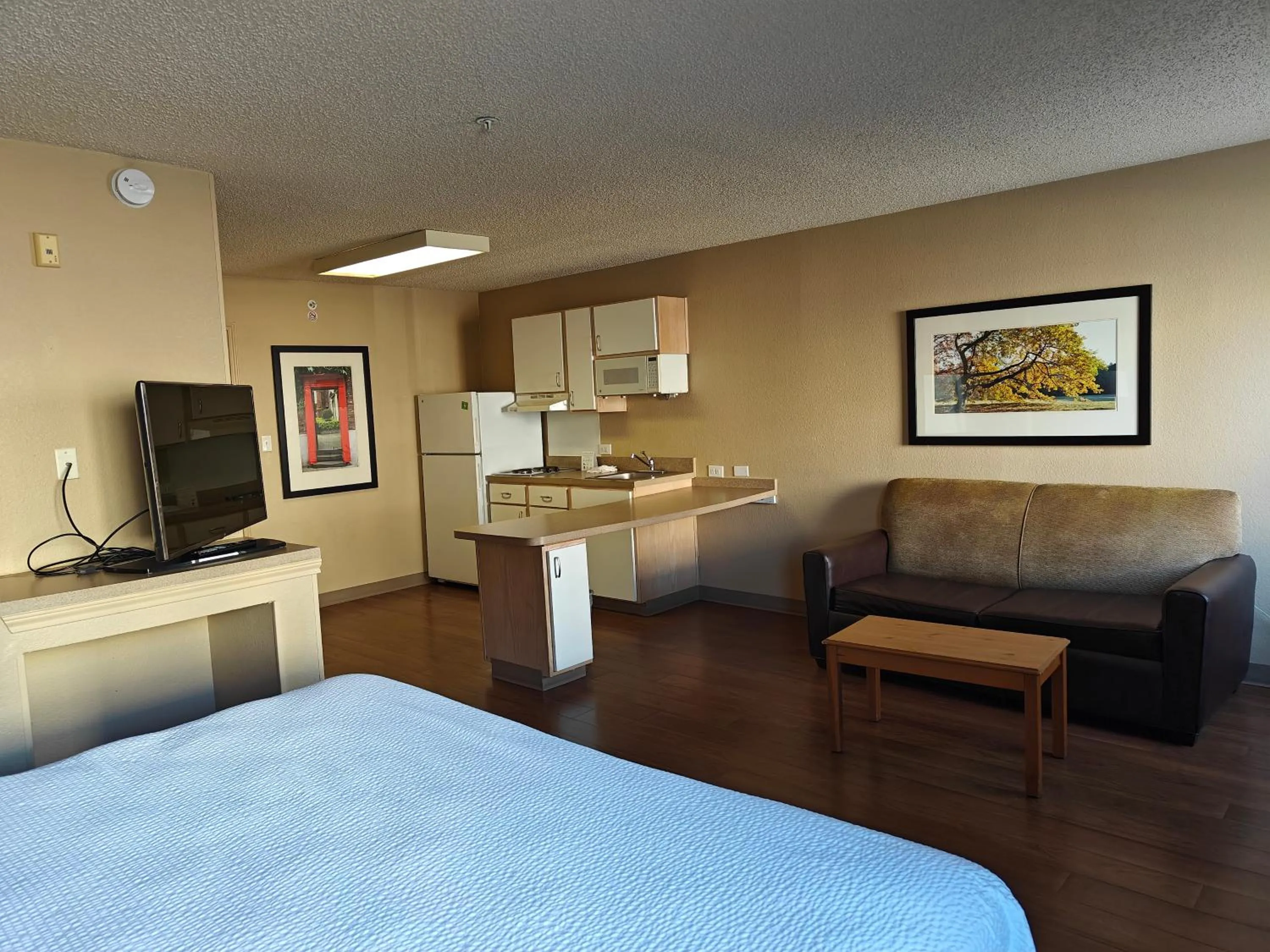 Deluxe Queen Room with One Queen Bed and Roll-In Shower - Mobility Accessible - Non-Smoking in Hawthorn Extended Stay by Wyndham DFW Airport North