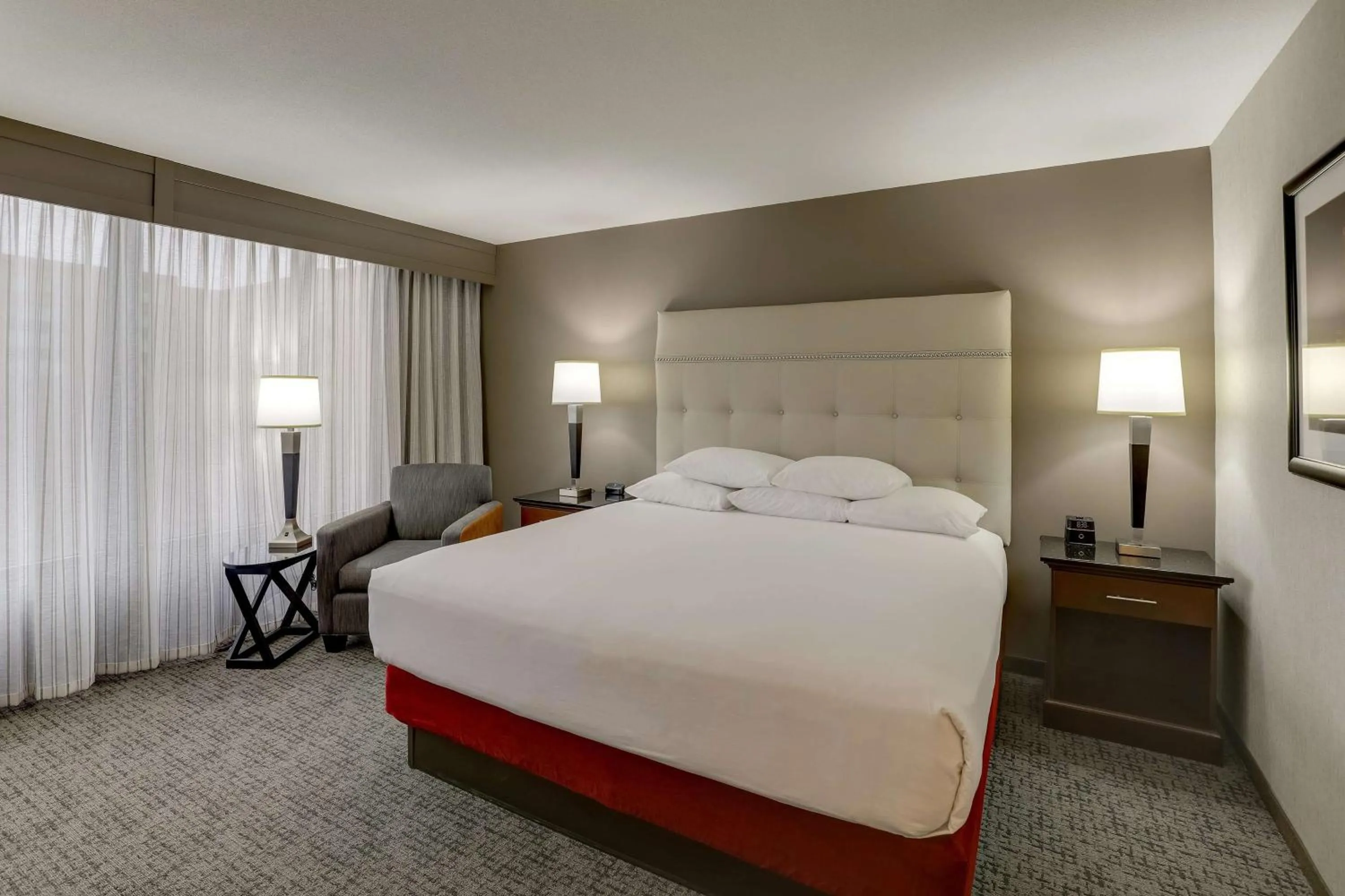 Deluxe King Room with Sofa Bed in Drury Inn & Suites Columbus Dublin