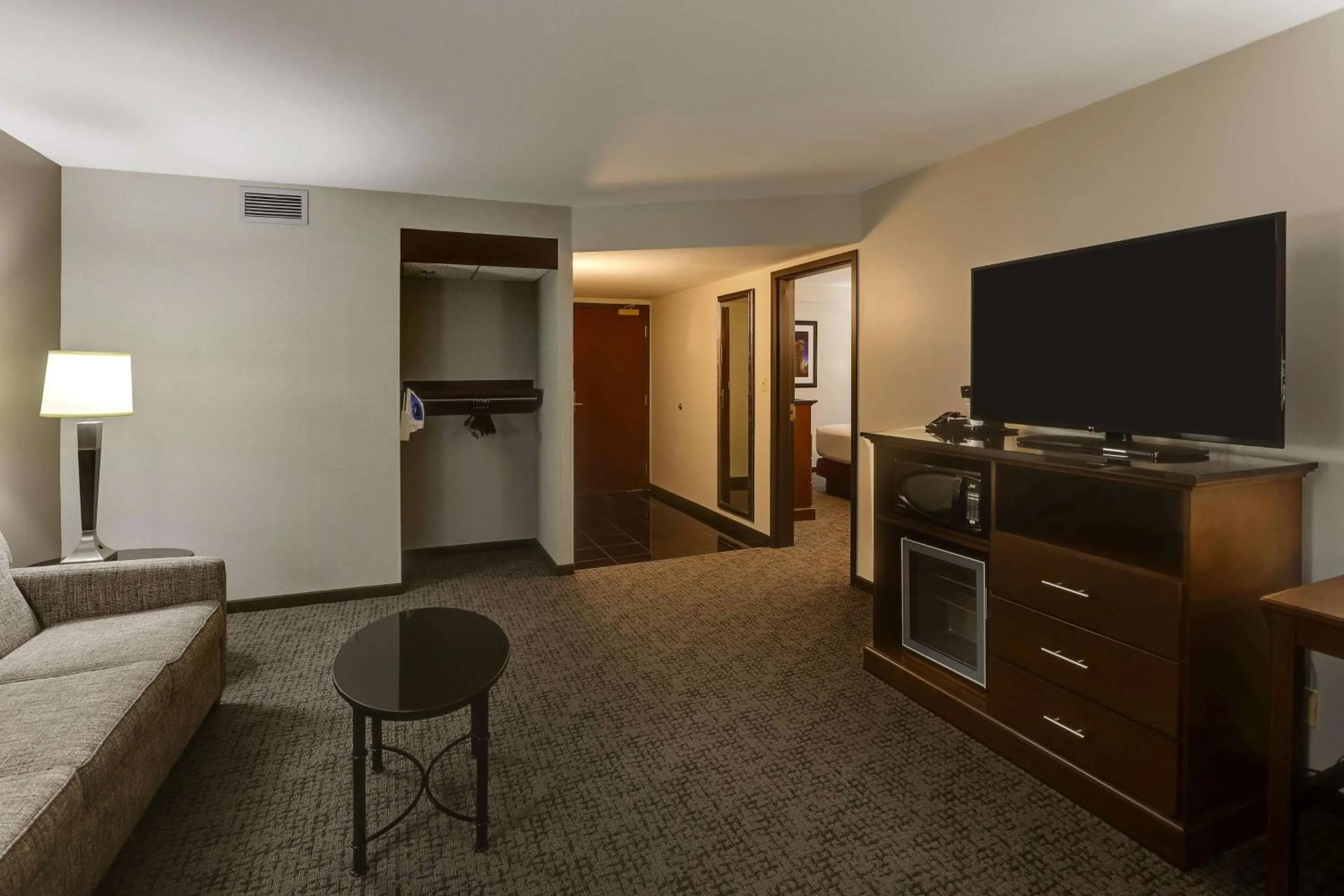 King Suite in Drury Inn & Suites Columbus Dublin