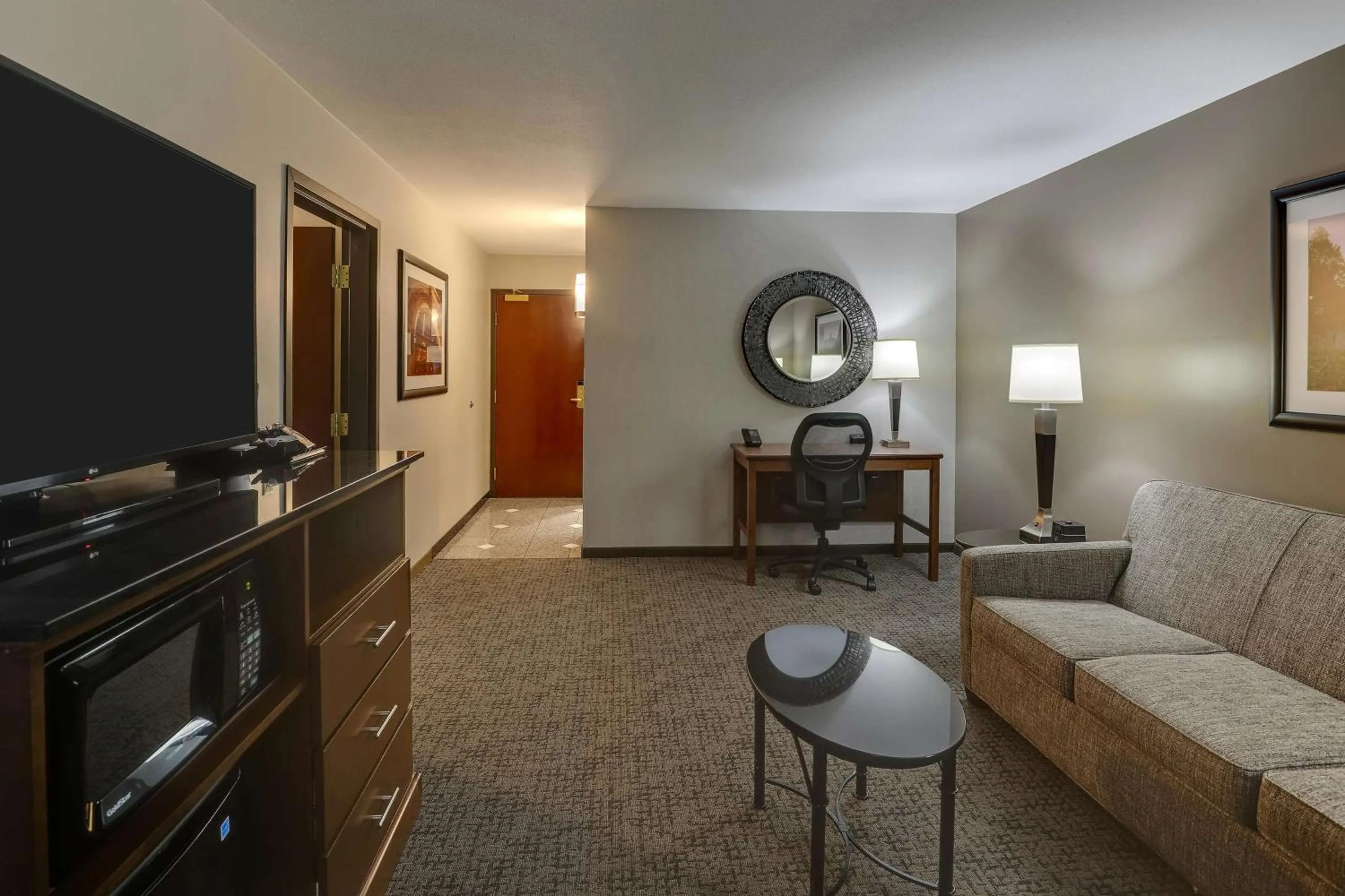 Queen Suite with Two Queen Beds and Sofa Bed in Drury Inn & Suites Columbus Dublin