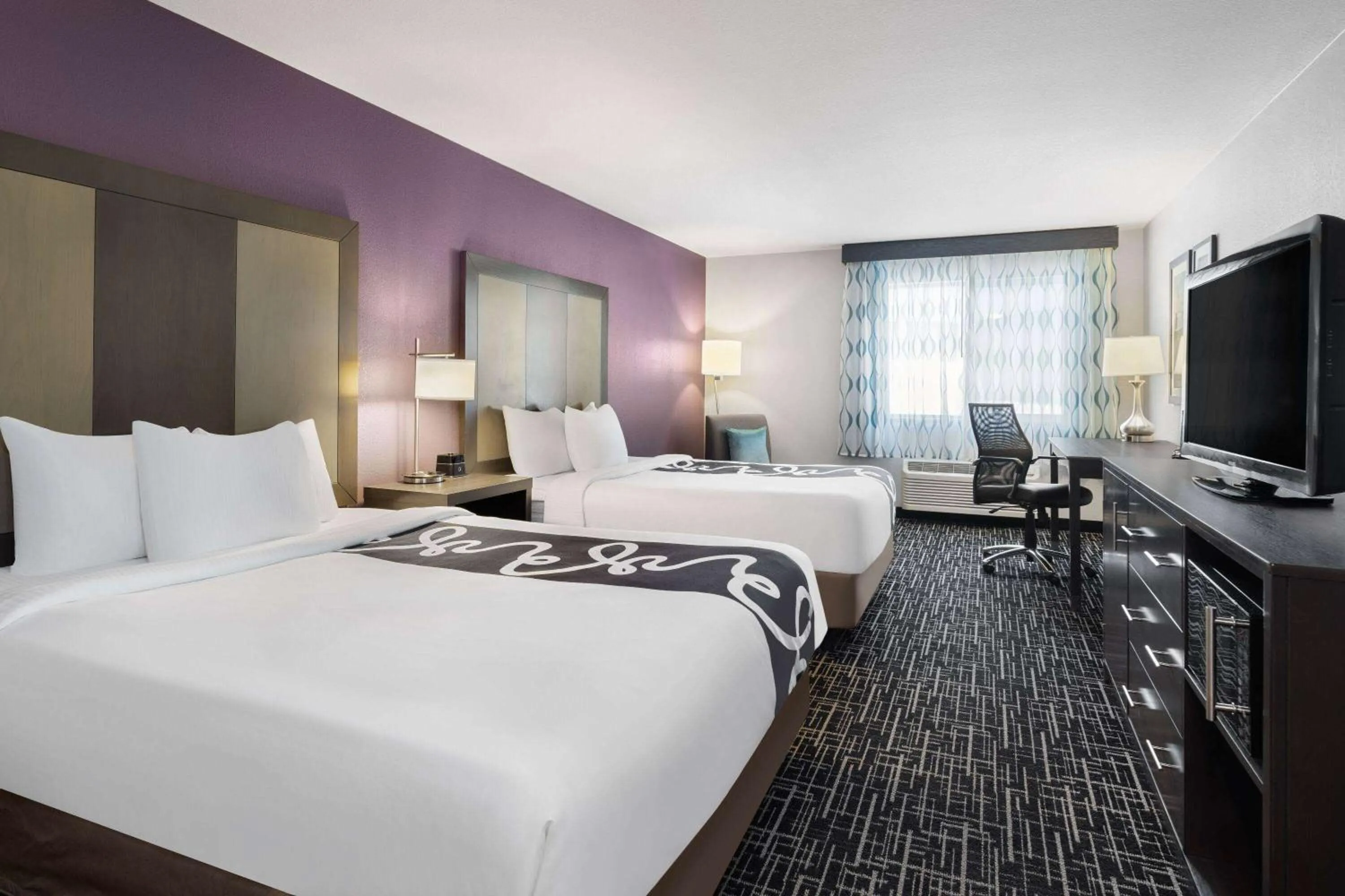 2 Queen Beds, Mobility Accessible Room, Bath Tub w/ Grab Bars, Non-Smoking in La Quinta by Wyndham Pocatello