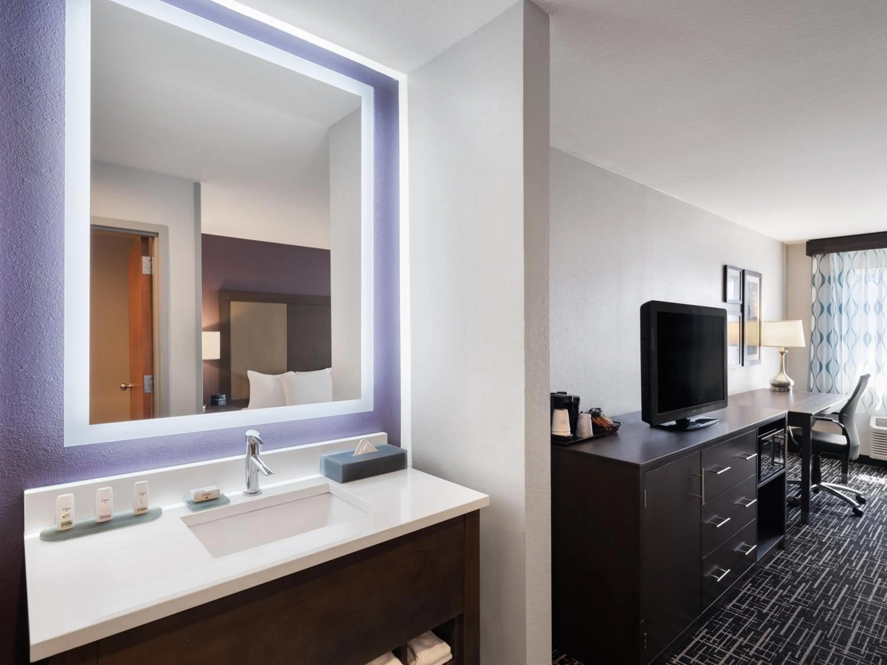 1 King Bed and 1 Queen Bed, 2 Bedroom, Family Suite, Non-Smoking in La Quinta by Wyndham Pocatello