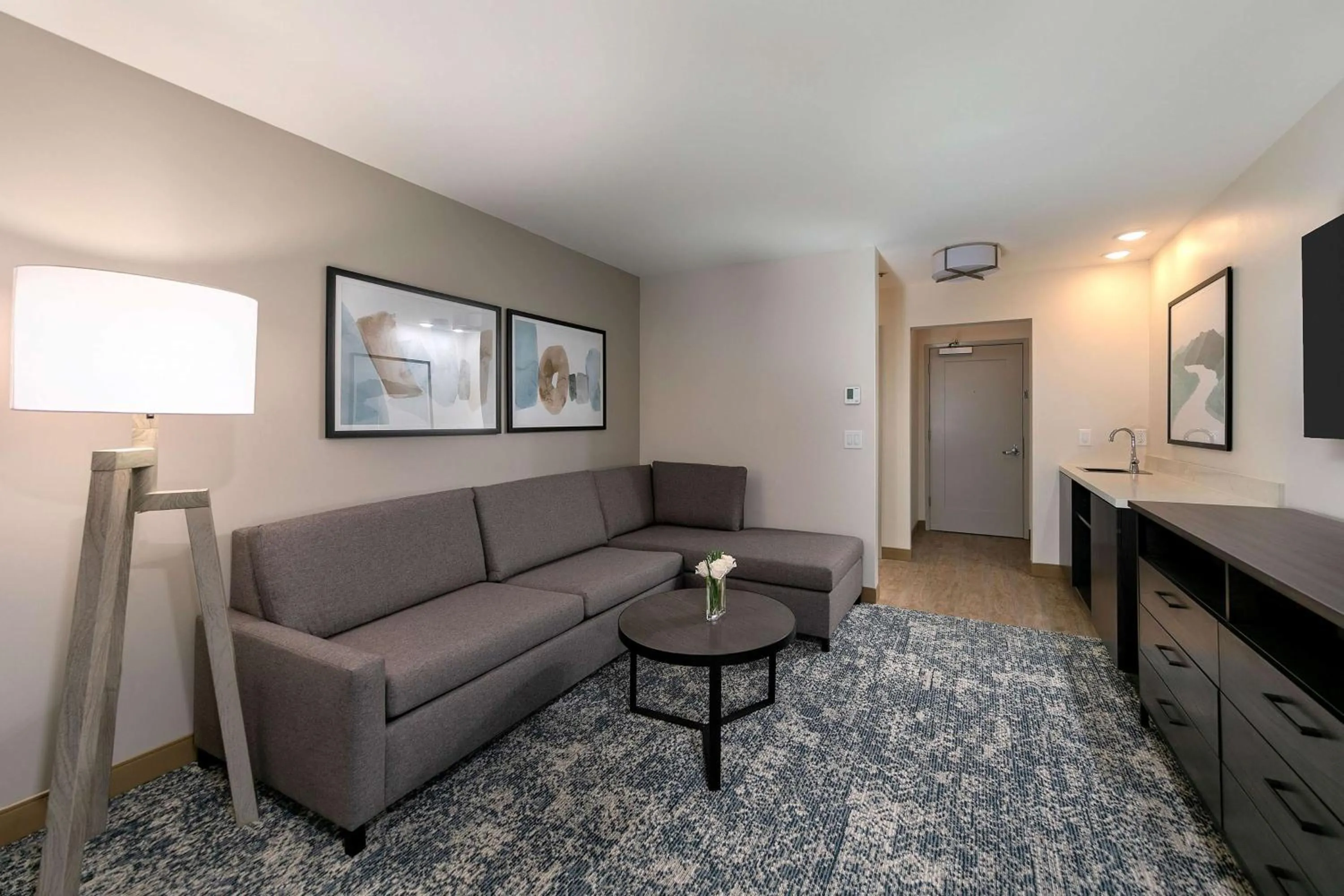 Deluxe One-Bedroom King Suite - single occupancy in Seacliff Inn Aptos, Tapestry Collection by Hilton