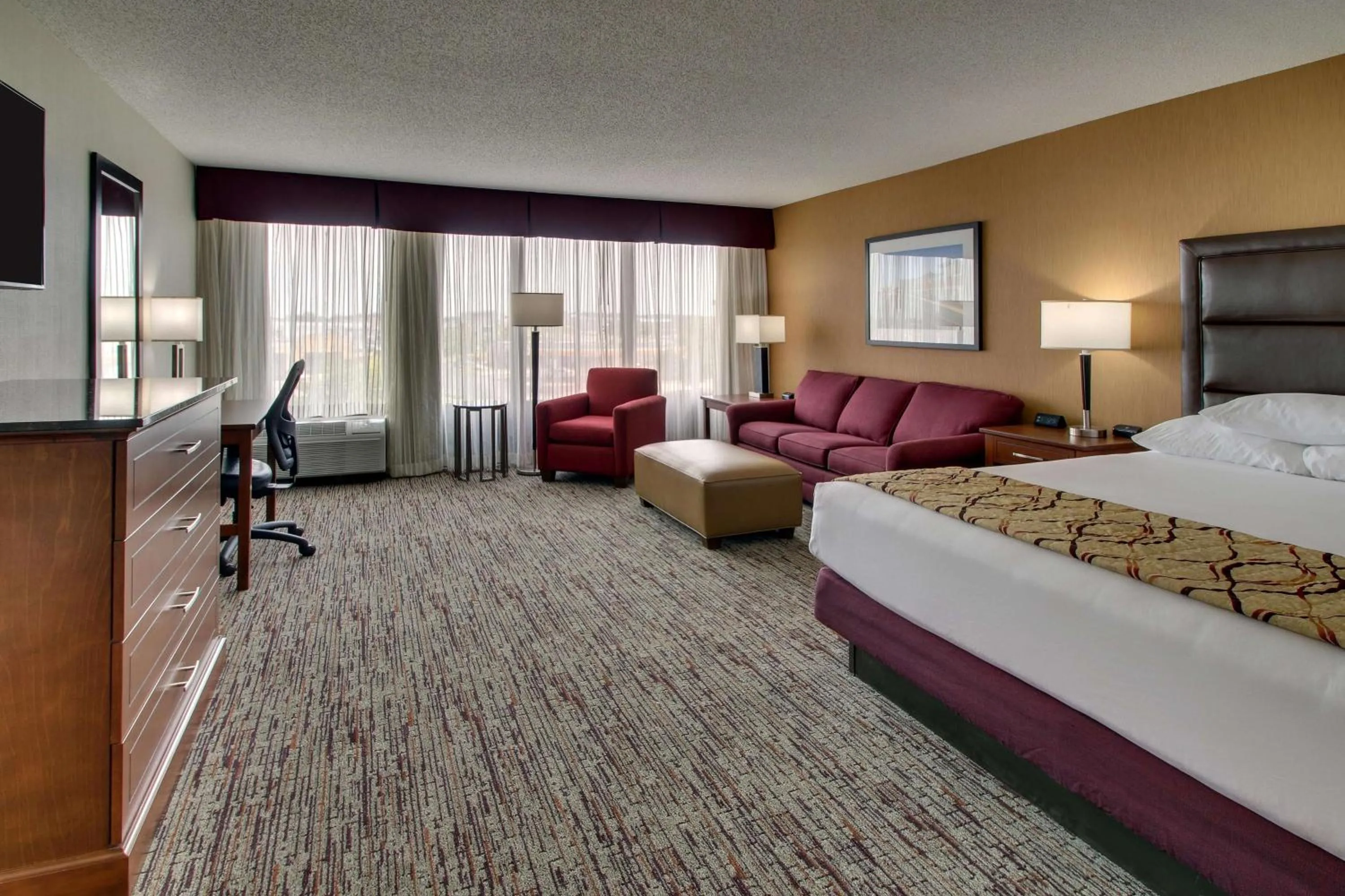 Deluxe King Room with Sleeper Sofa in Drury Inn & Suites Evansville East