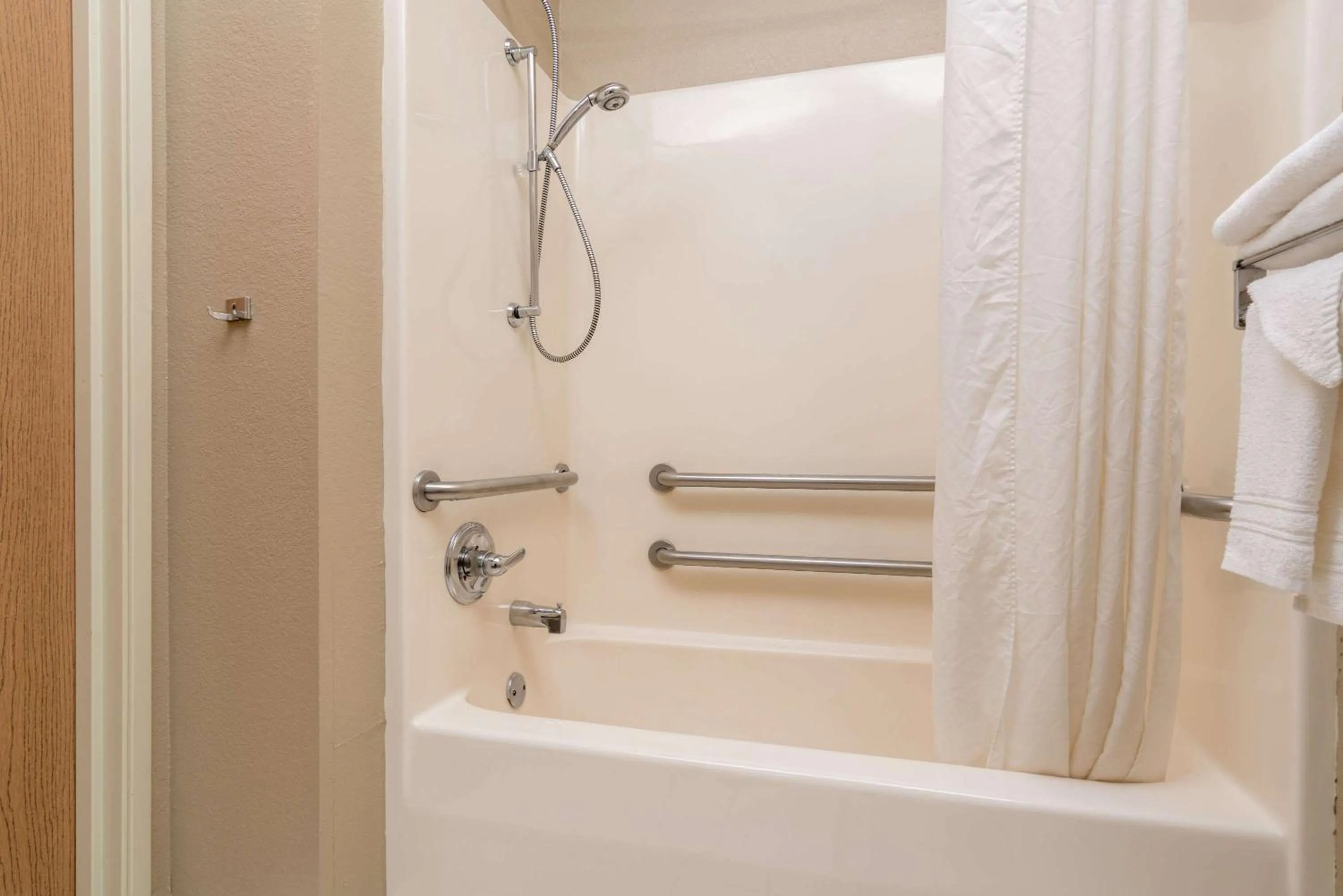 Queen Room with Two Queen Beds and Roll-in Shower - Mobility Accessible/Non-Smoking in Super 8 by Wyndham Beresford