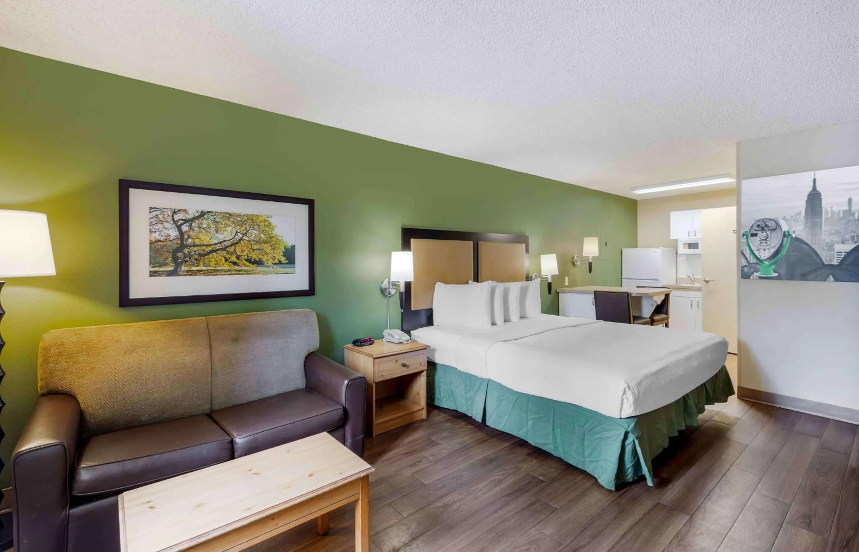 Deluxe Studio with 1 King Bed - Non-Smoking in Extended Stay America Suites - Los Angeles - LAX Airport - El Segundo