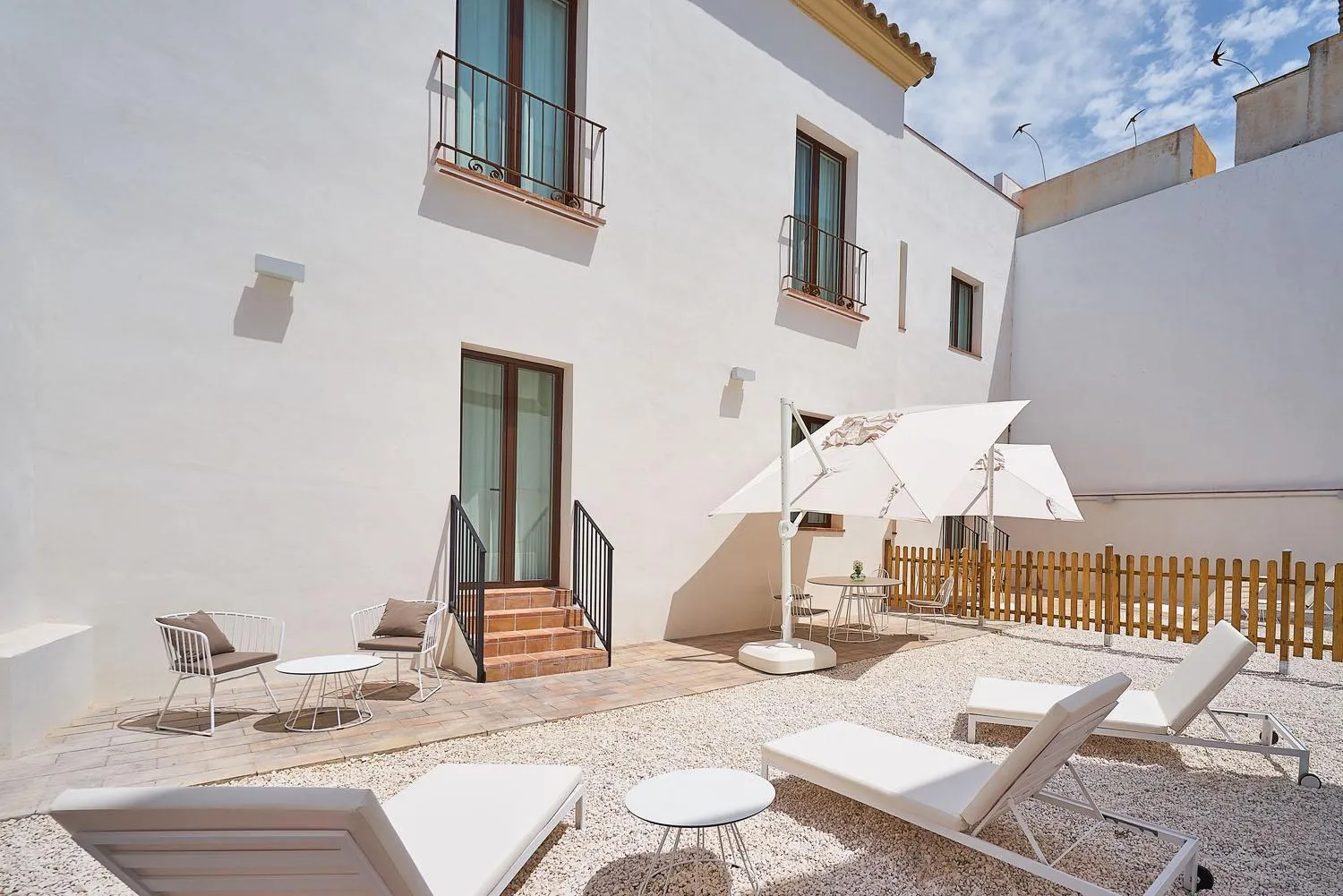 Two-Bedroom Apartment with Courtyard in Tandem El Patio