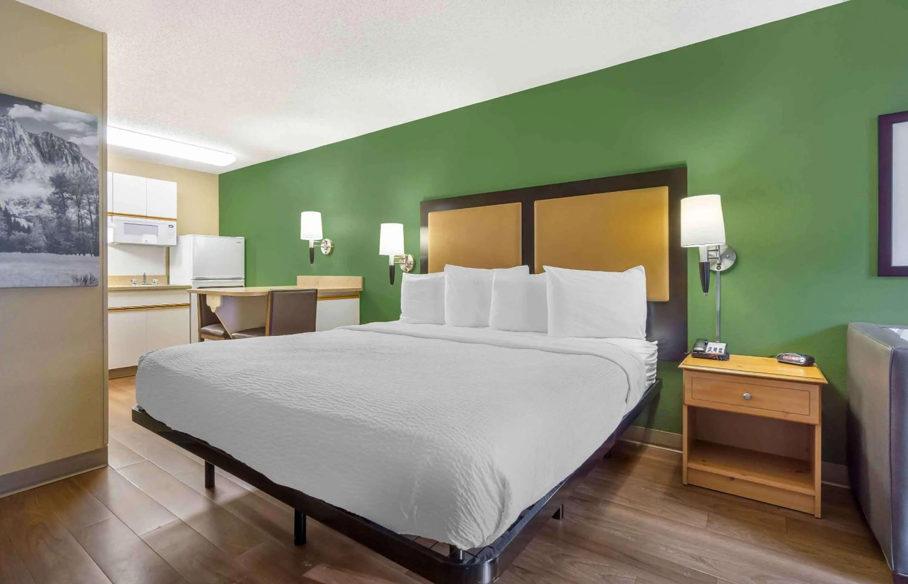 Deluxe Studio with 1 King Bed - Non-Smoking in Extended Stay America Suites - Seattle - Bellevue - Factoria