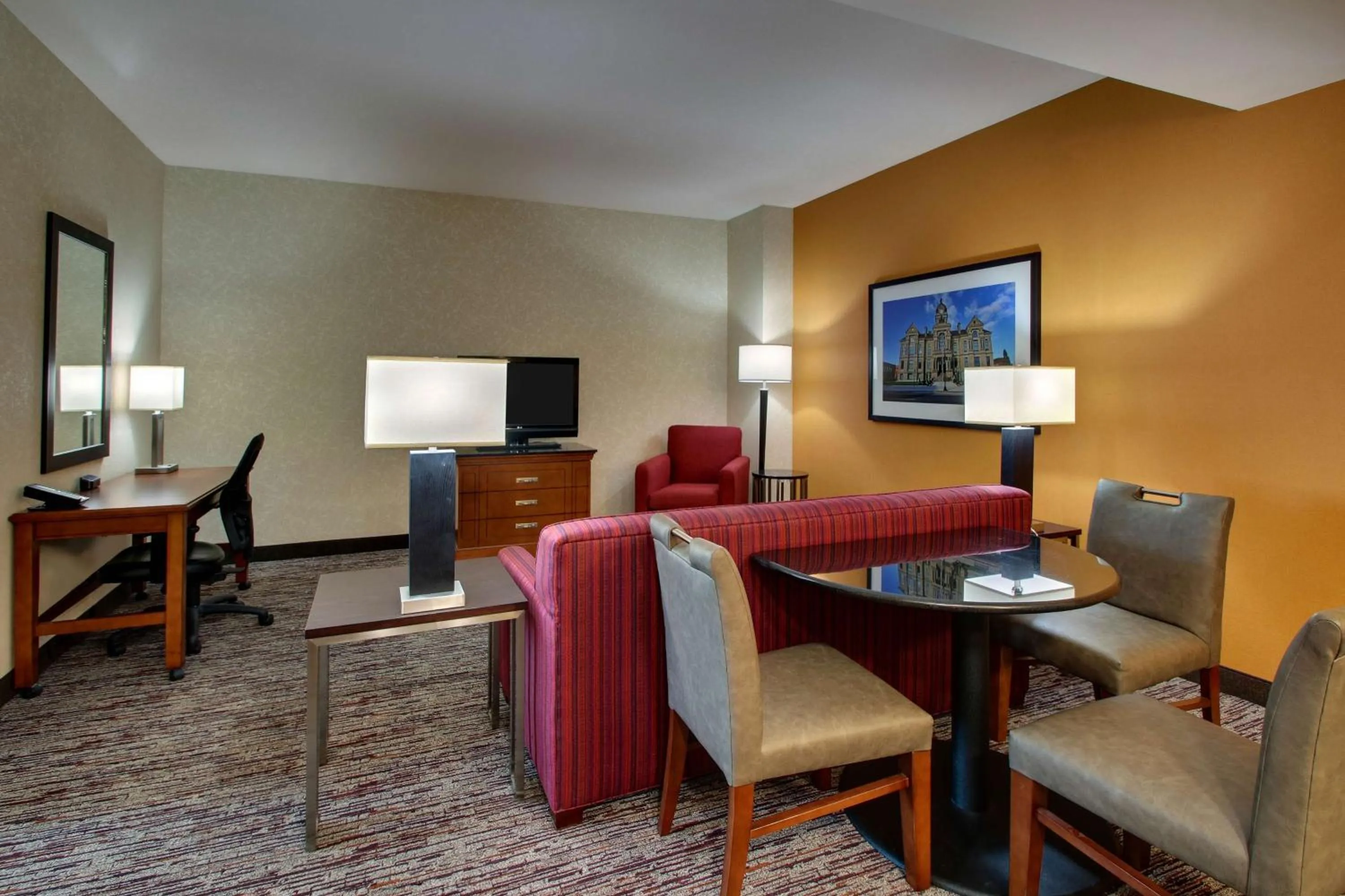 Spacious Queen Suite with 2 Queen Beds in Drury Inn & Suites Findlay