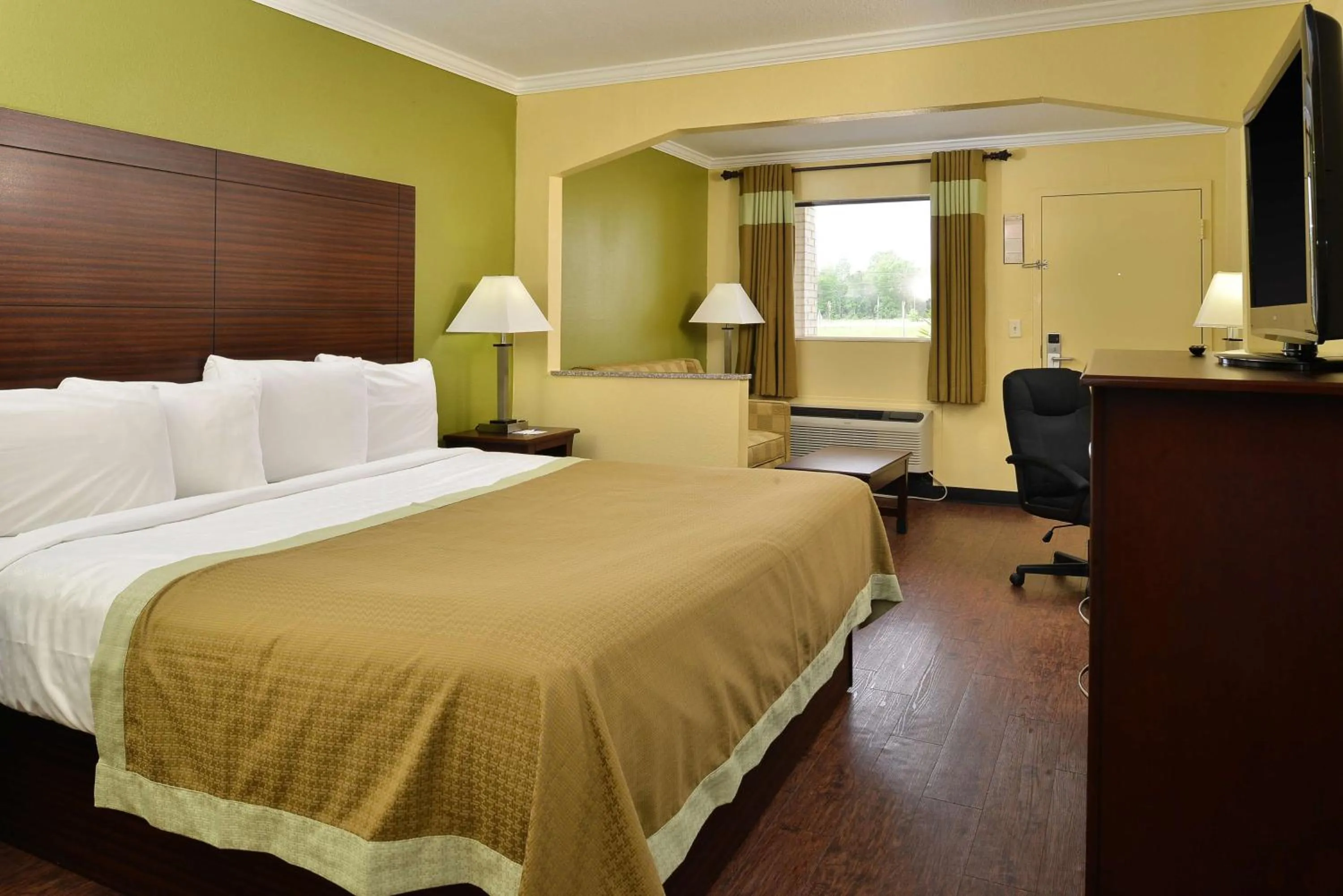 Standard King Room in Americas Best Value Inn Winona