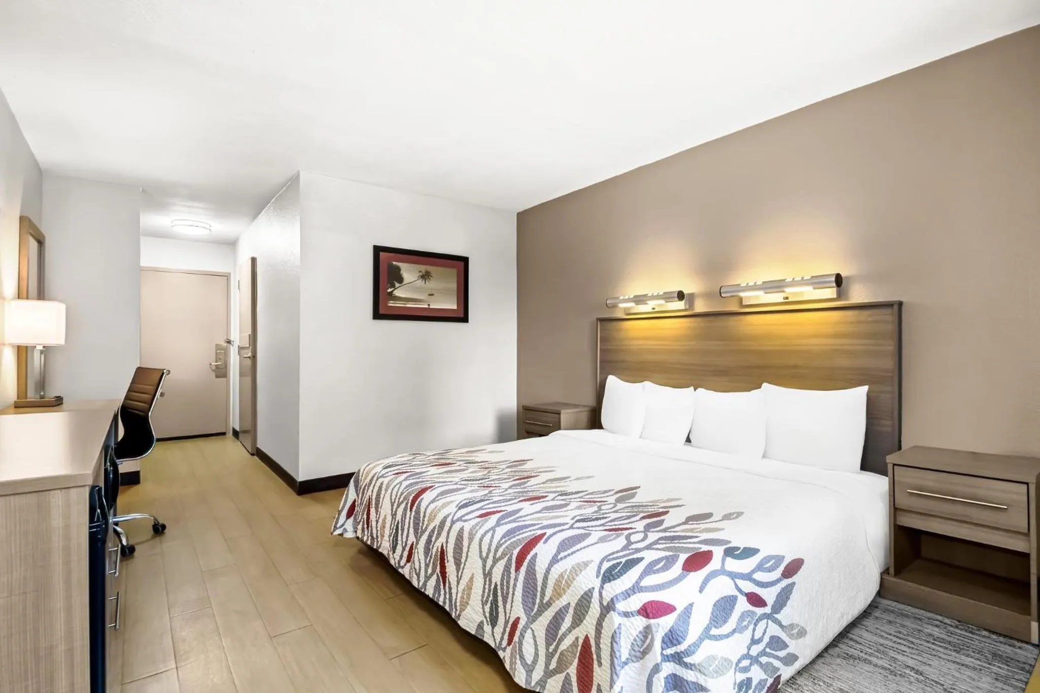 Deluxe King Room Disability Access Non-Smoking in Red Roof Inn Myrtle Beach Hotel - Market Commons