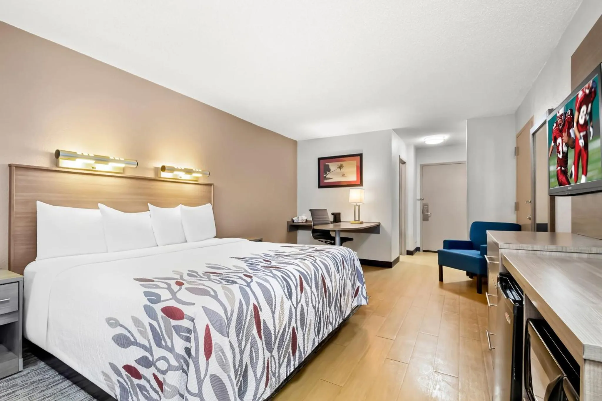 Superior King Room Non-Smoking in Red Roof Inn Myrtle Beach Hotel - Market Commons