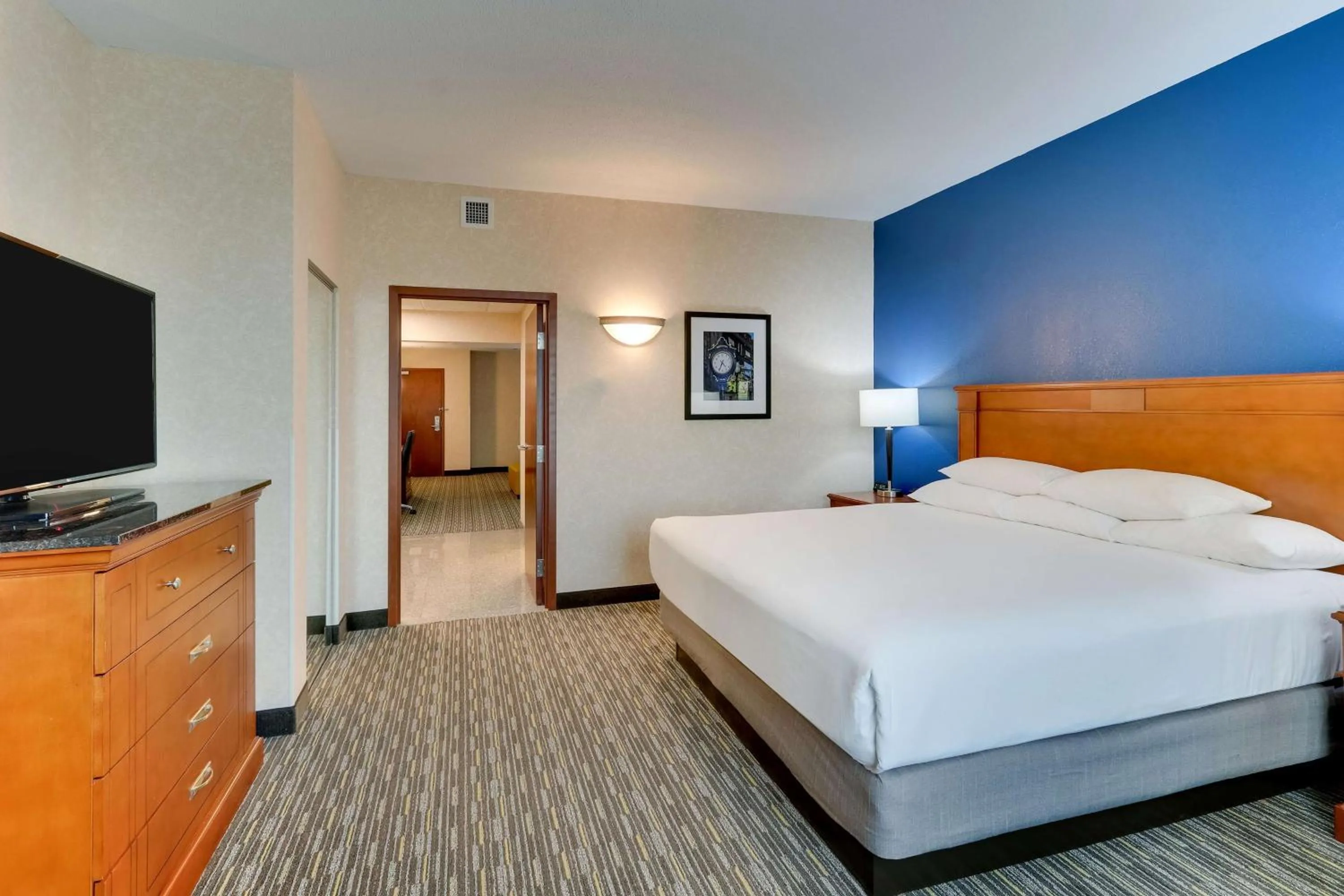 Deluxe King Suite with Sofa Bed in Drury Inn & Suites Sikeston