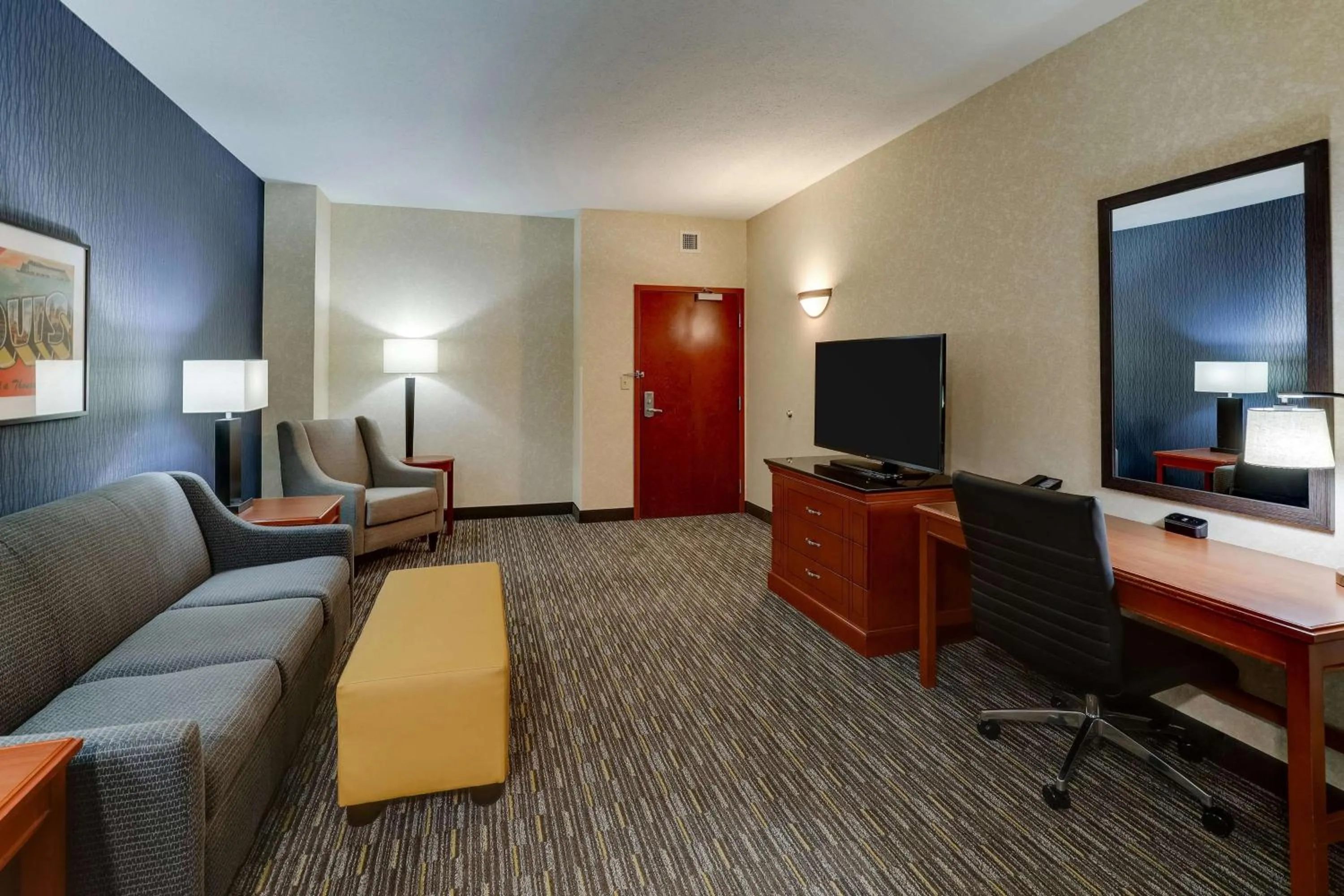 Queen Suite with Sofa Bed - Accessible, Roll-in Shower in Drury Inn & Suites St. Louis Arnold