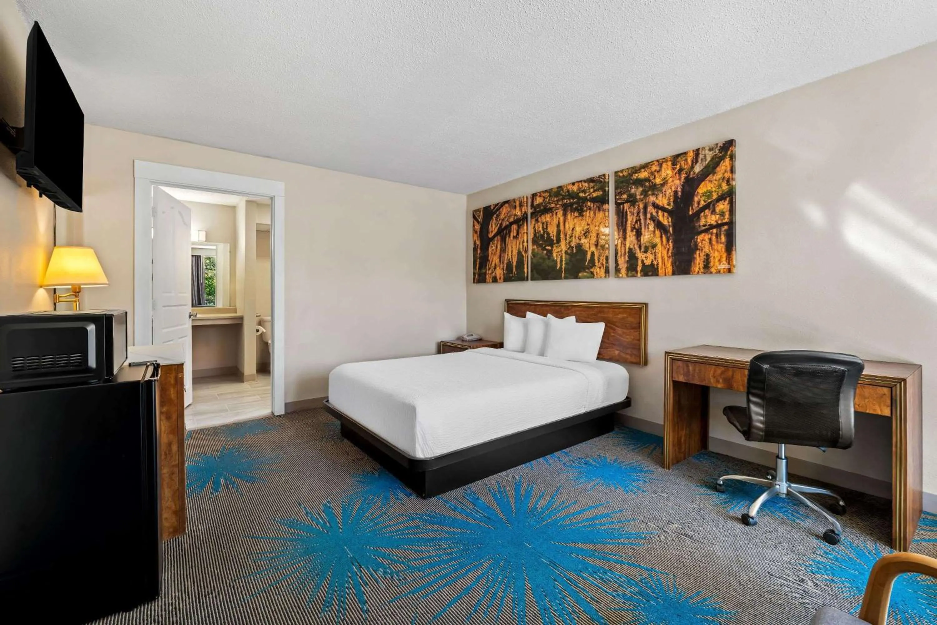 Economy Double Room - Non-Smoking in Days Inn by Wyndham Dubuque