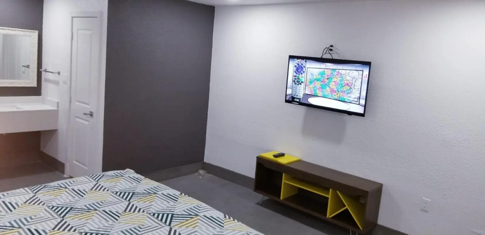 King Room - Non Smoking/Exterior Hall in Rodeway Inn