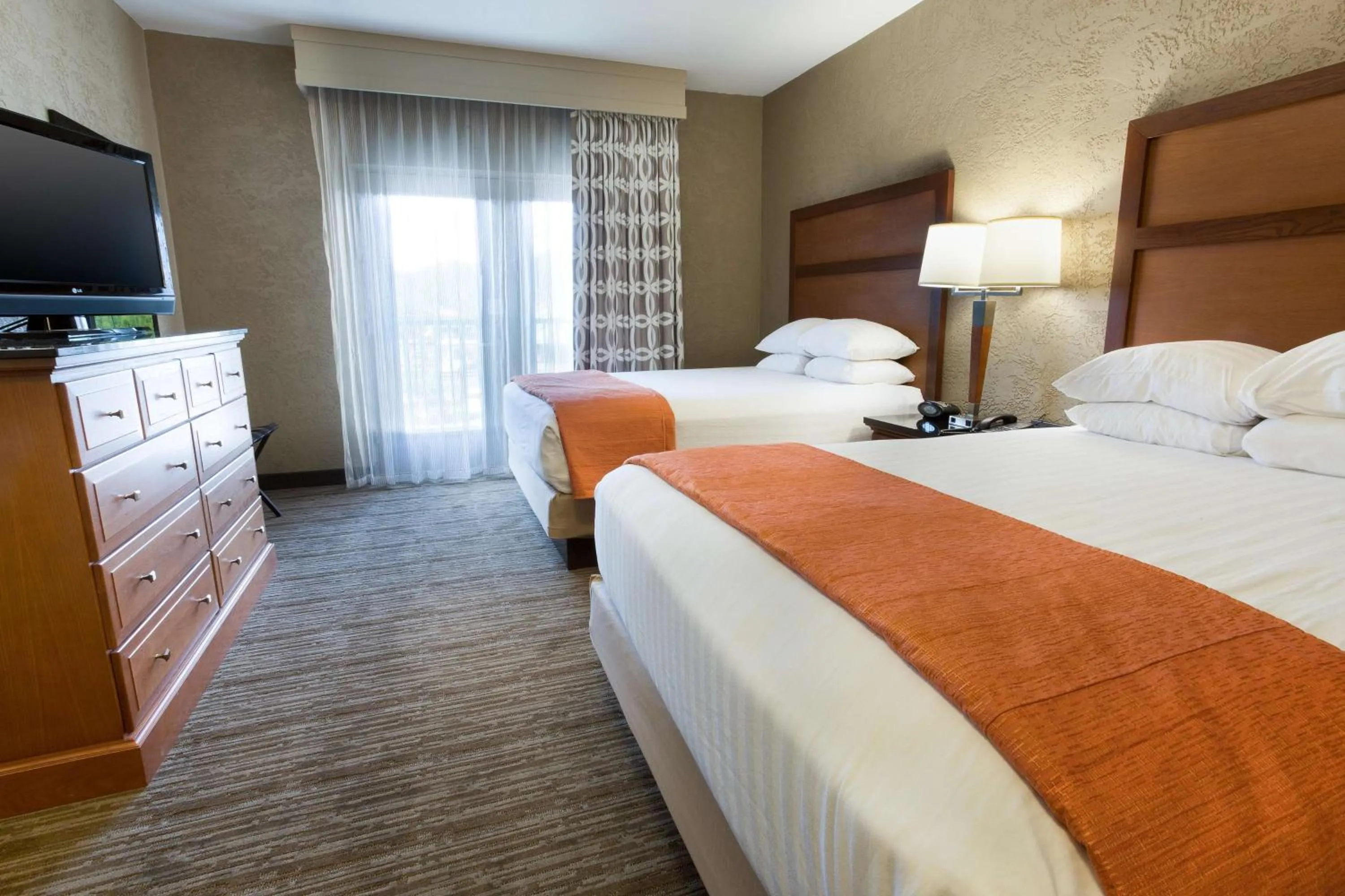 Queen Suite with Sofa Bed, Terrace - Accessible, Tub in Drury Inn & Suites Flagstaff