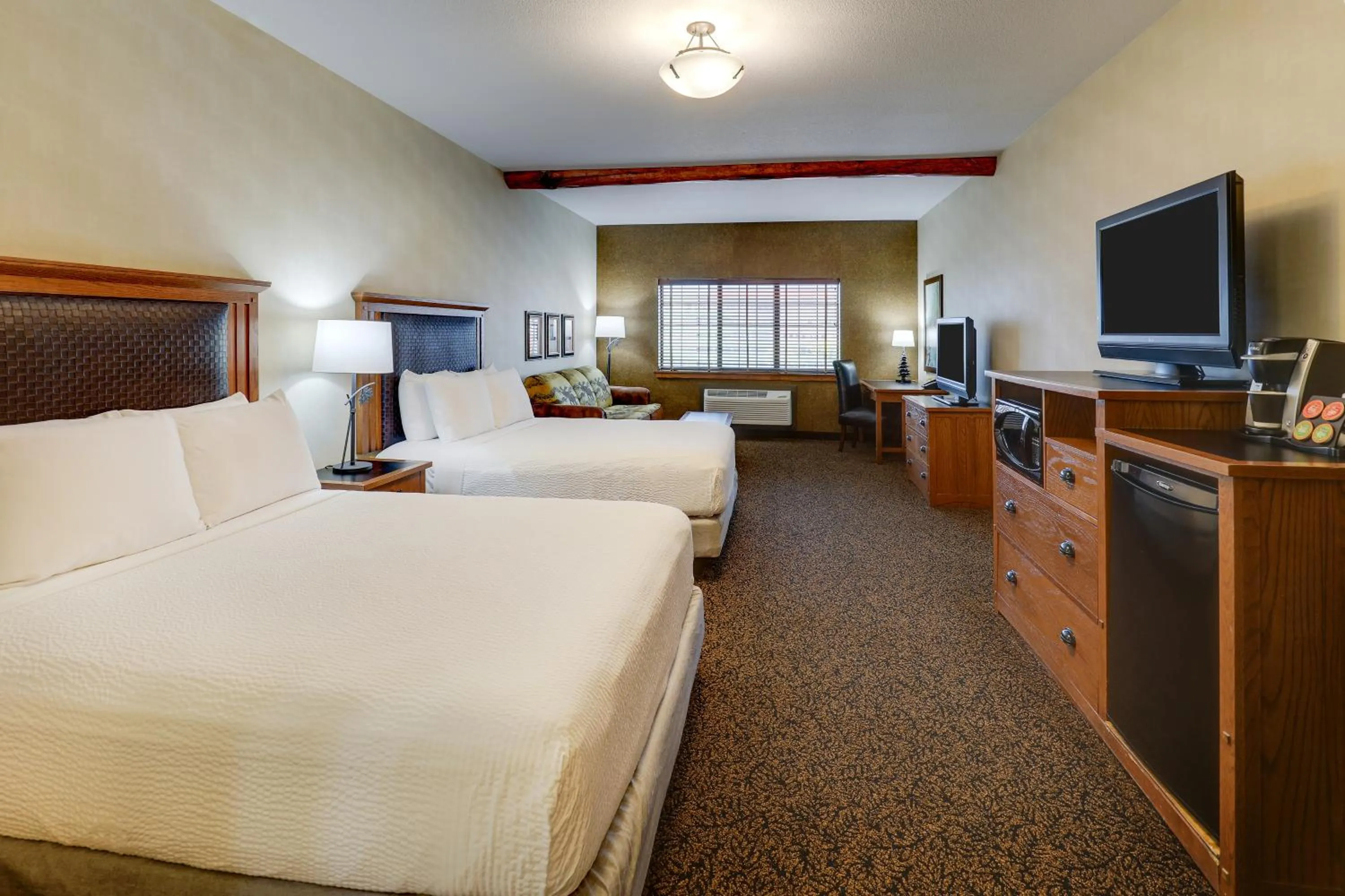 Superior Queen Room in Stoney Creek Hotel Sioux City