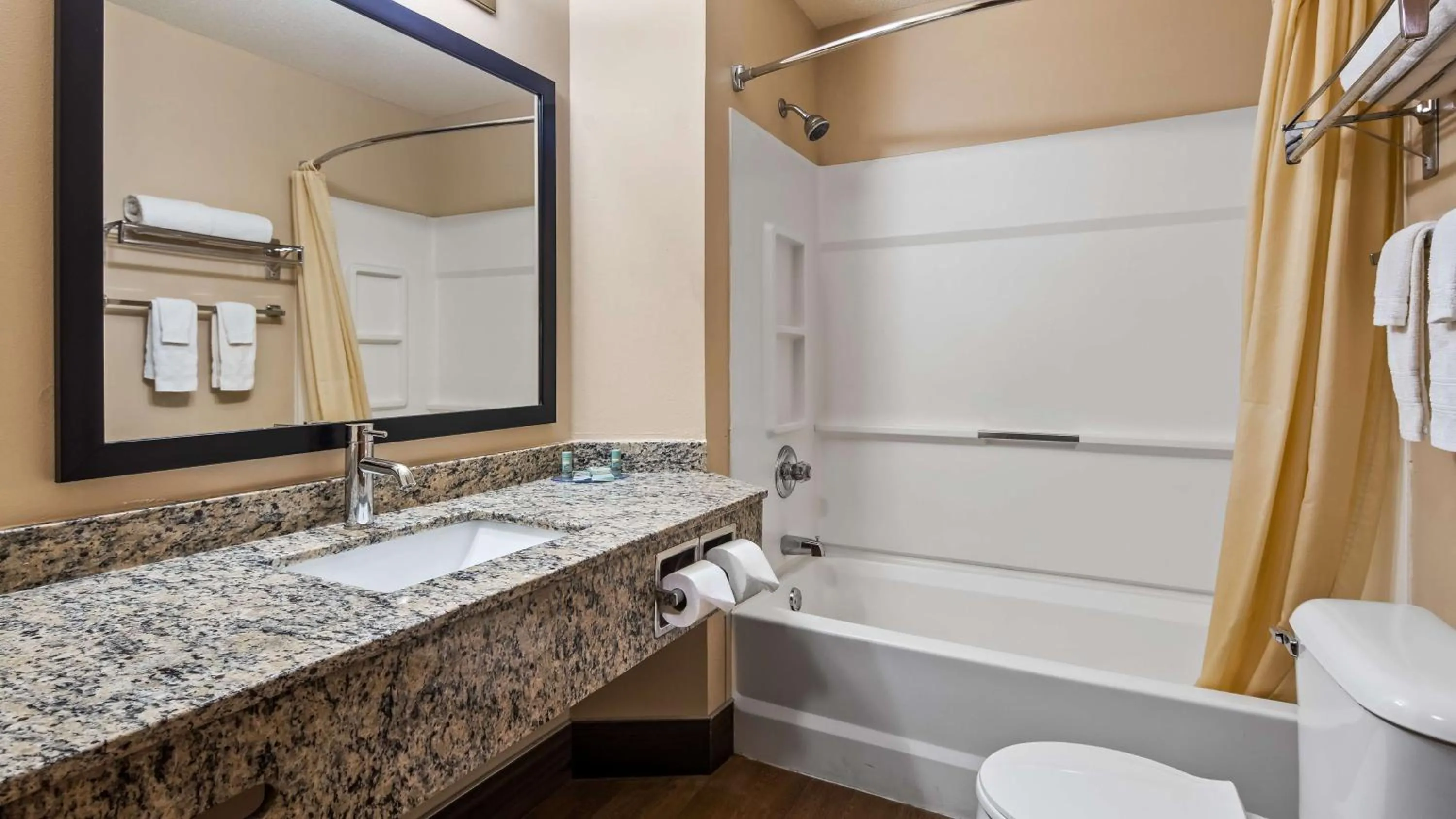 Large King Room with Sofa Bed - Non-Smoking in Best Western Dodgeville Inn & Suites