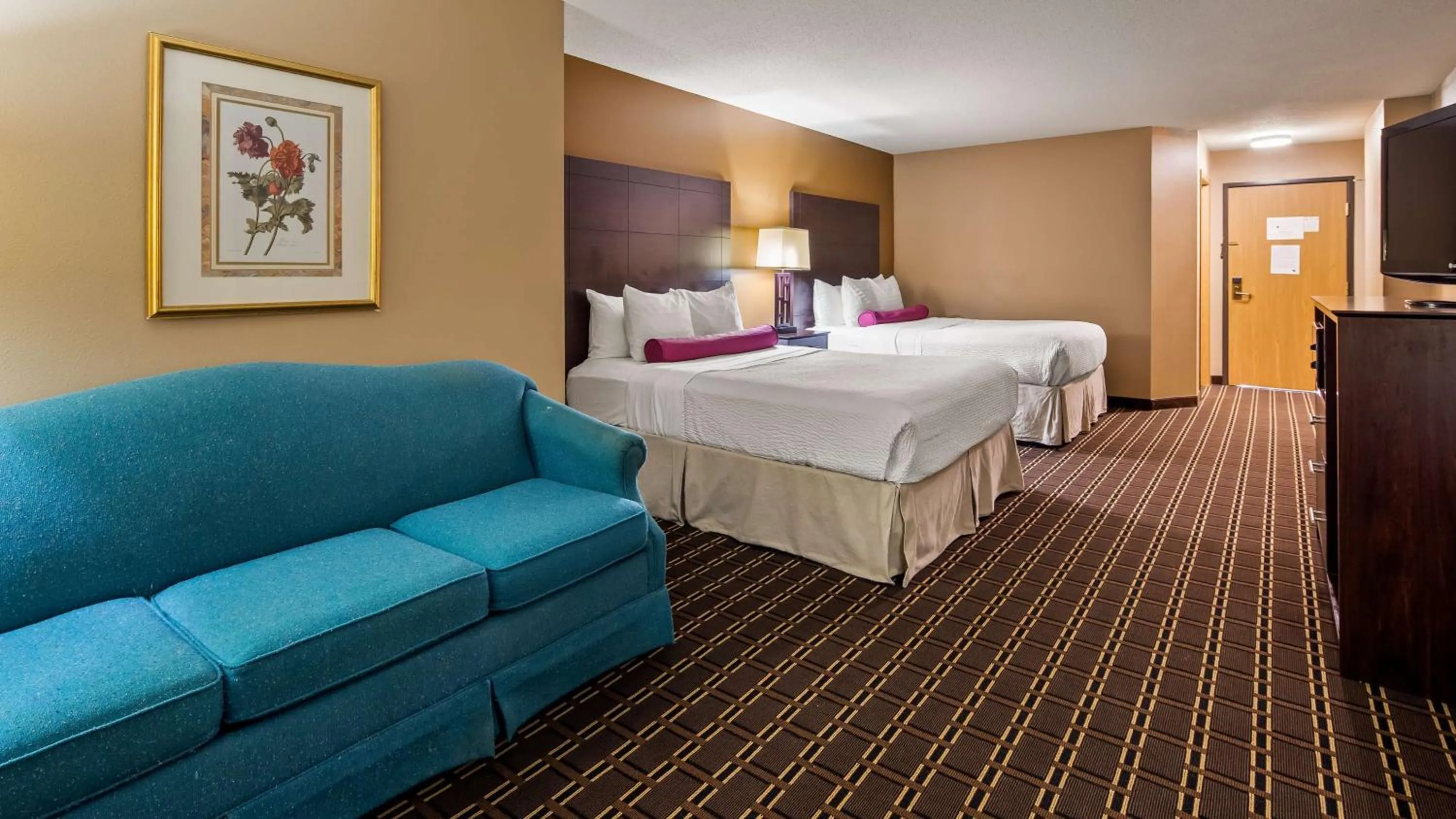 Queen Room with Two Queen Beds and Sofa - Non-Smoking in Best Western Dodgeville Inn & Suites