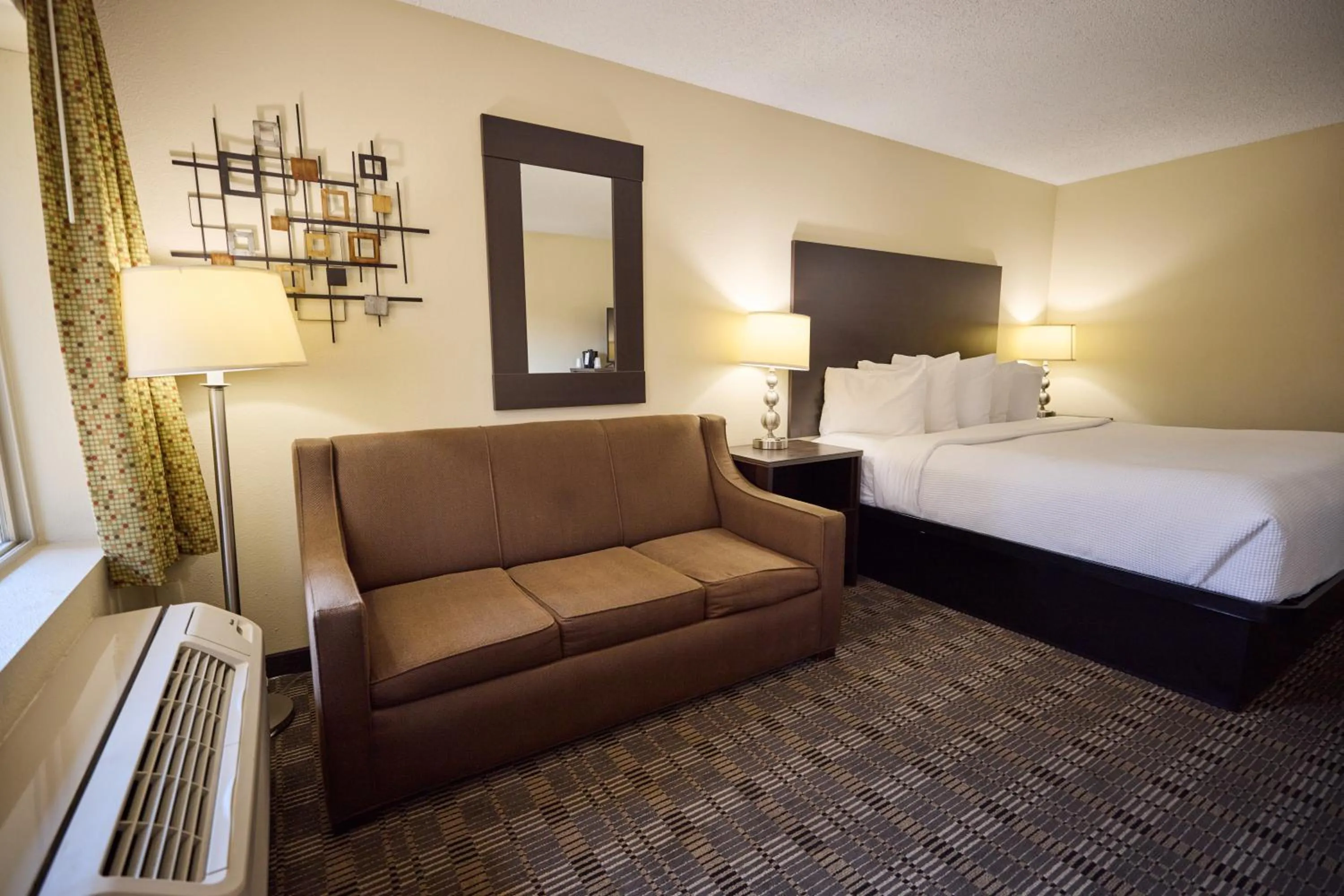 Deluxe Queen Room in Cimarron Inn Klamath Falls