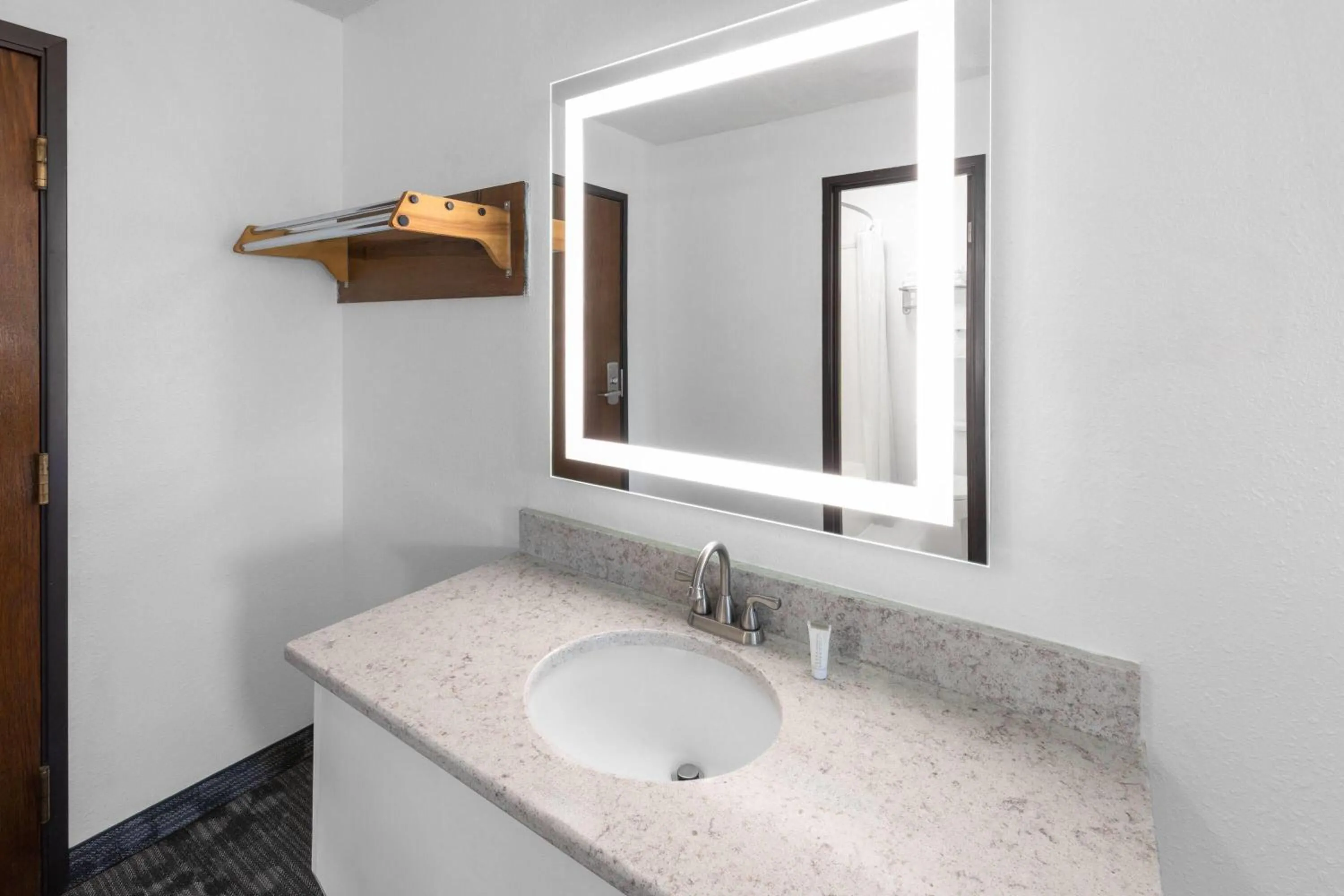 Queen Room with Two Queen Beds - Non-Smoking in Super 8 by Wyndham Rock Port MO