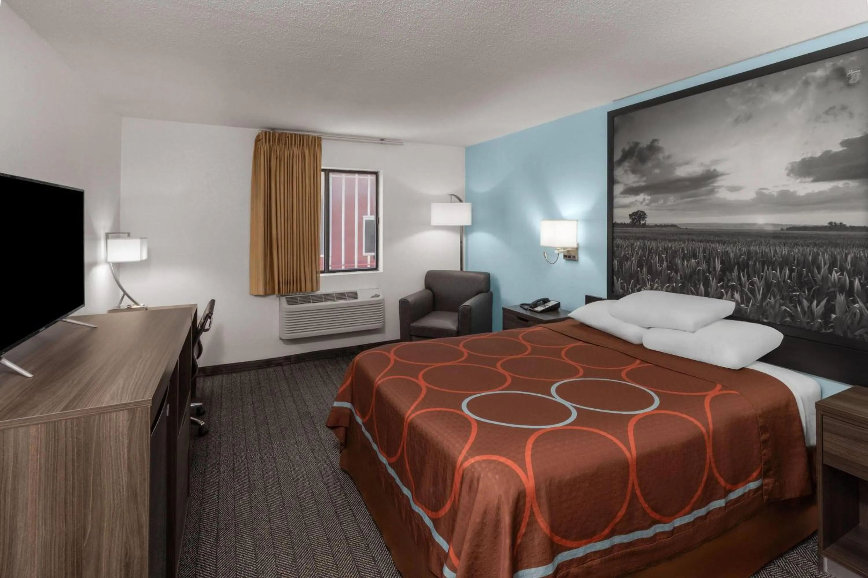 Queen Room - Non-Smoking in Super 8 by Wyndham Rock Port MO