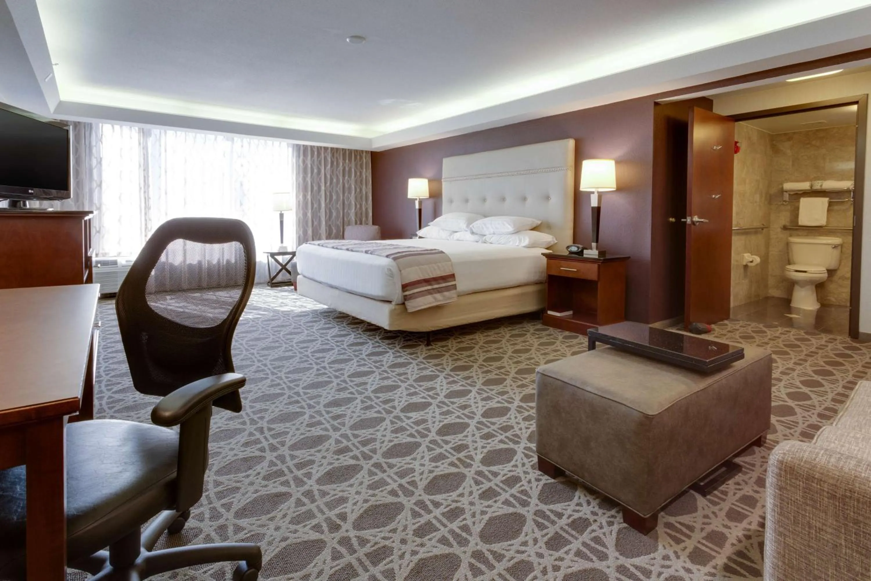 Superior King Room with Sofa Bed in Drury Inn & Suites Overland Park