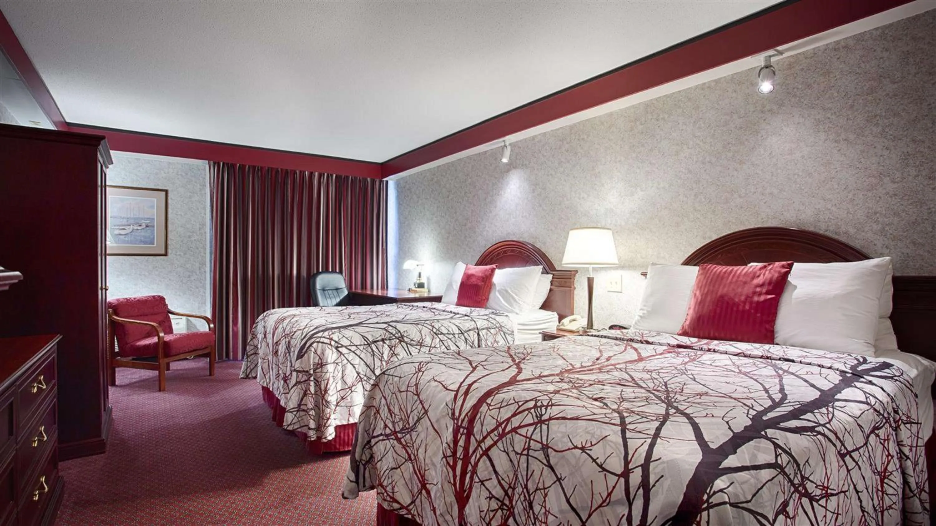 Superior Double Room with Two Double Beds in Best Western Plus Portsmouth Hotel & Suites